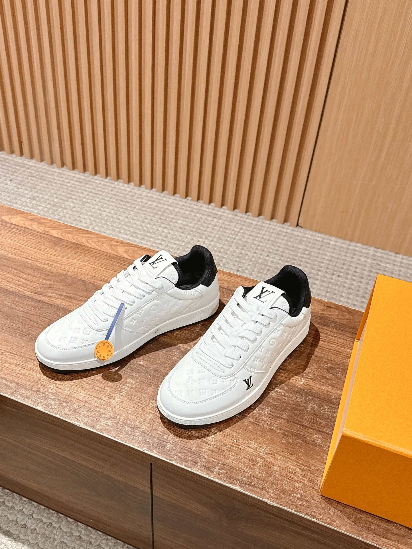 LV Rivoli, White with Black Tail