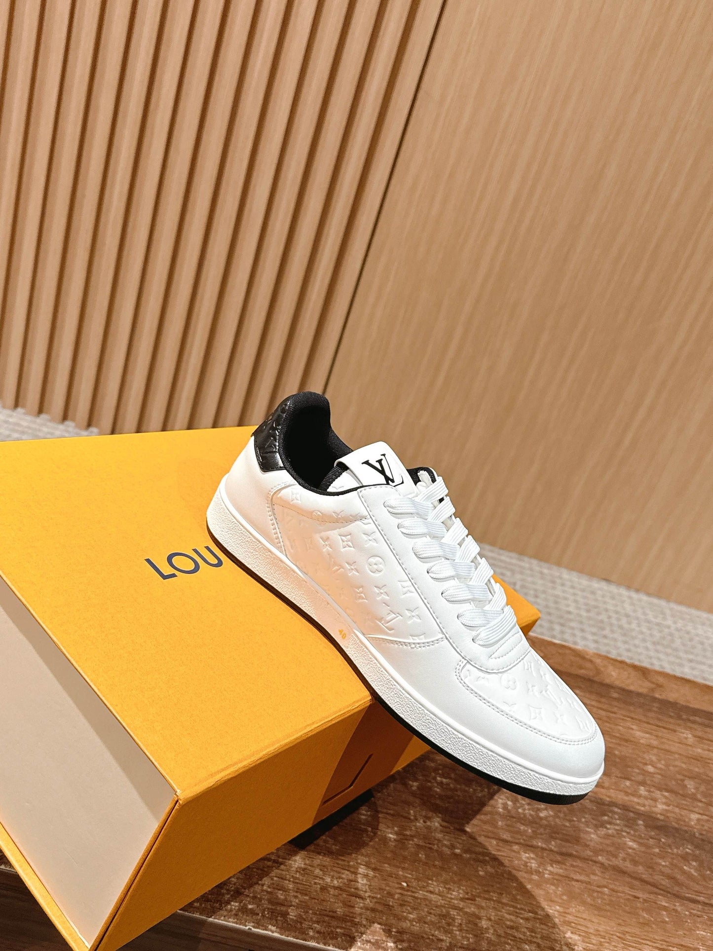 LV Rivoli, White with Black Tail