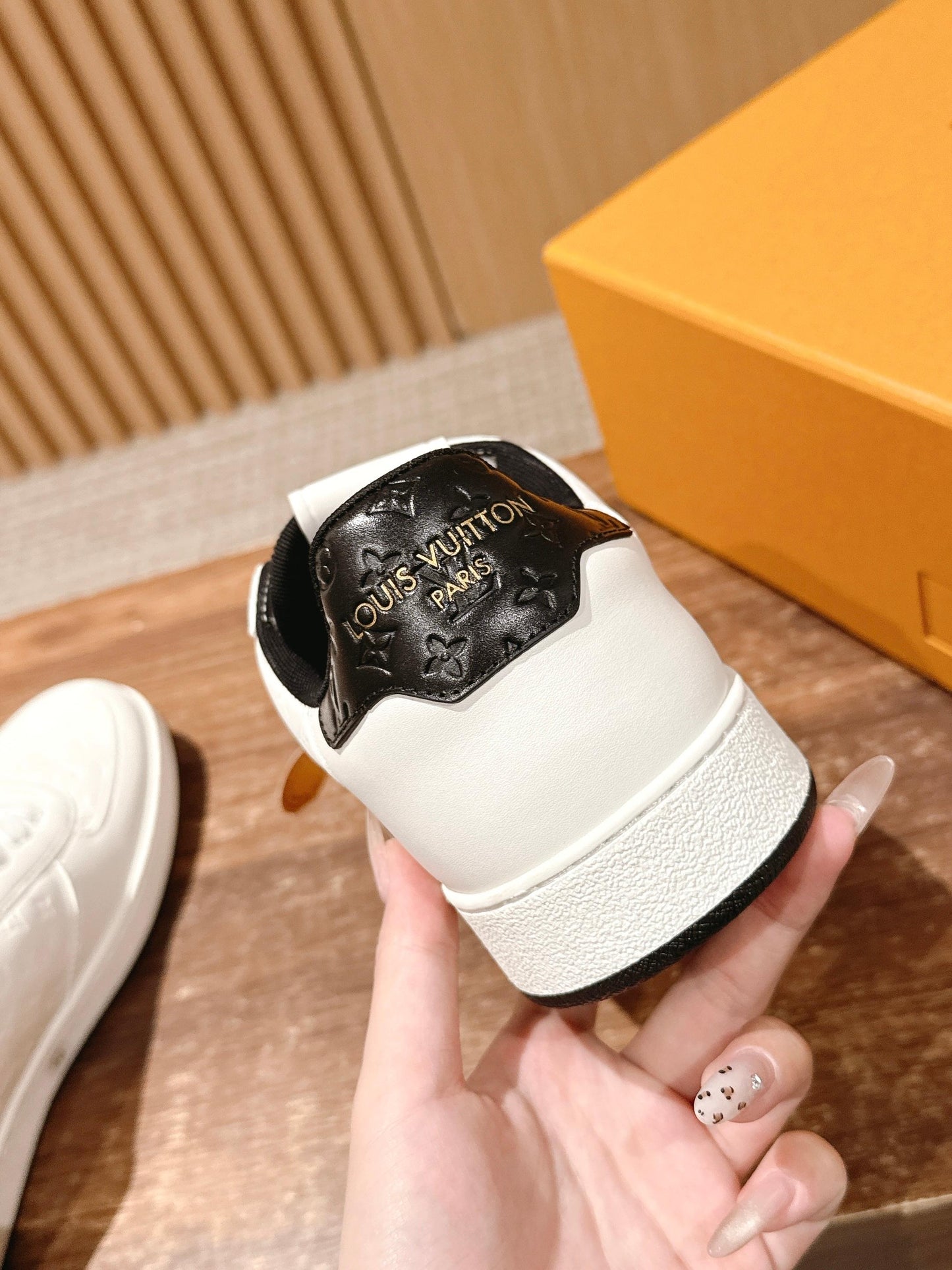 LV Rivoli, White with Black Tail