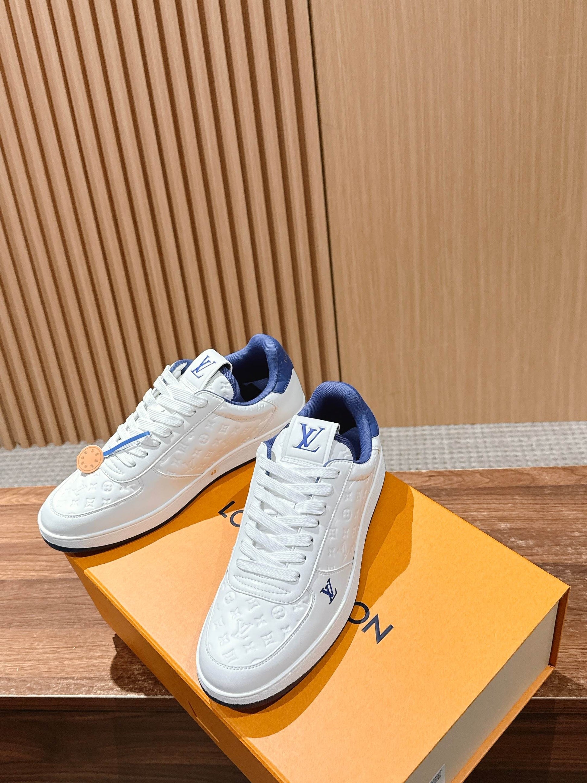 LV Rivoli, White with Blue Tail