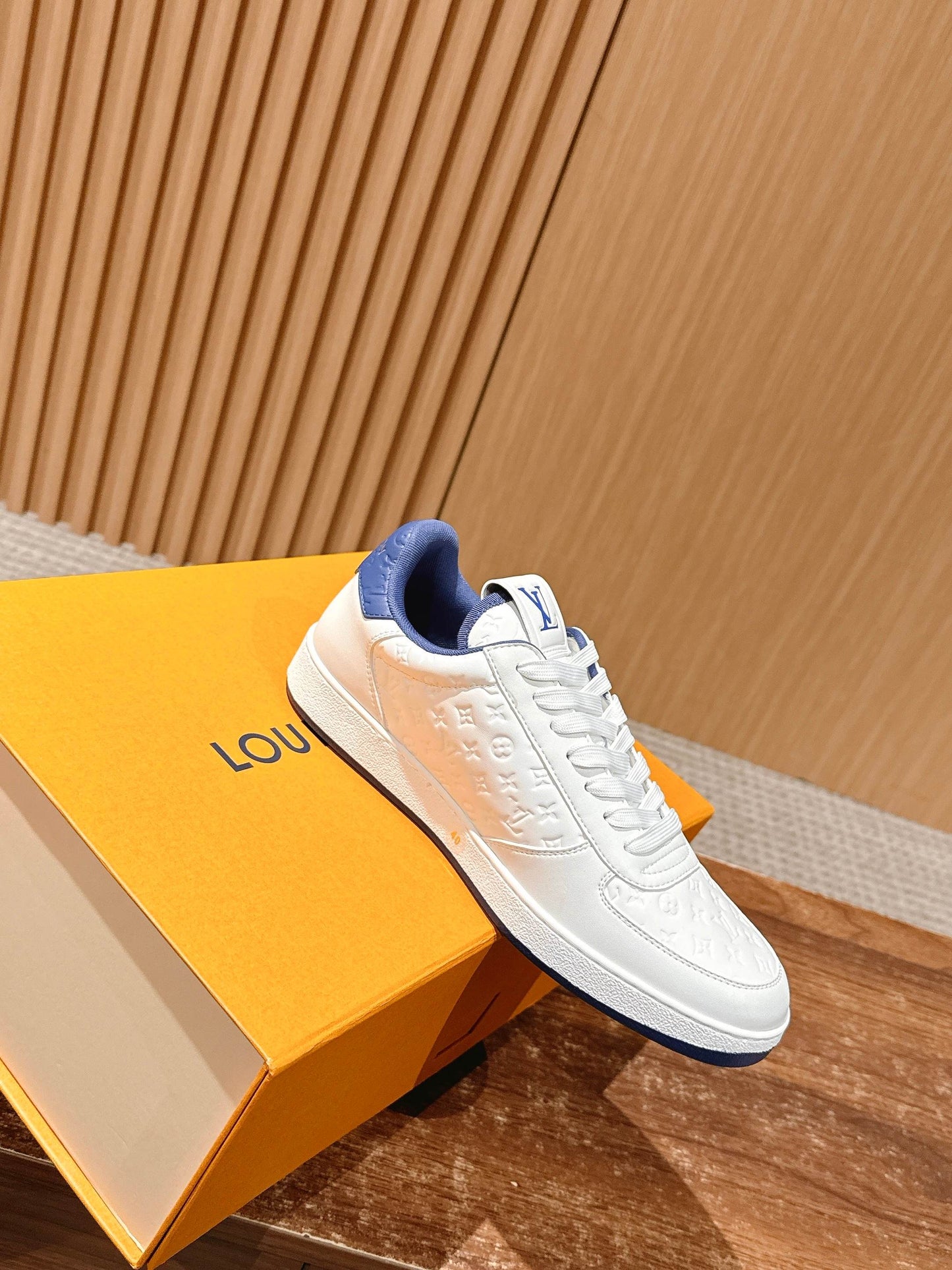 LV Rivoli, White with Blue Tail