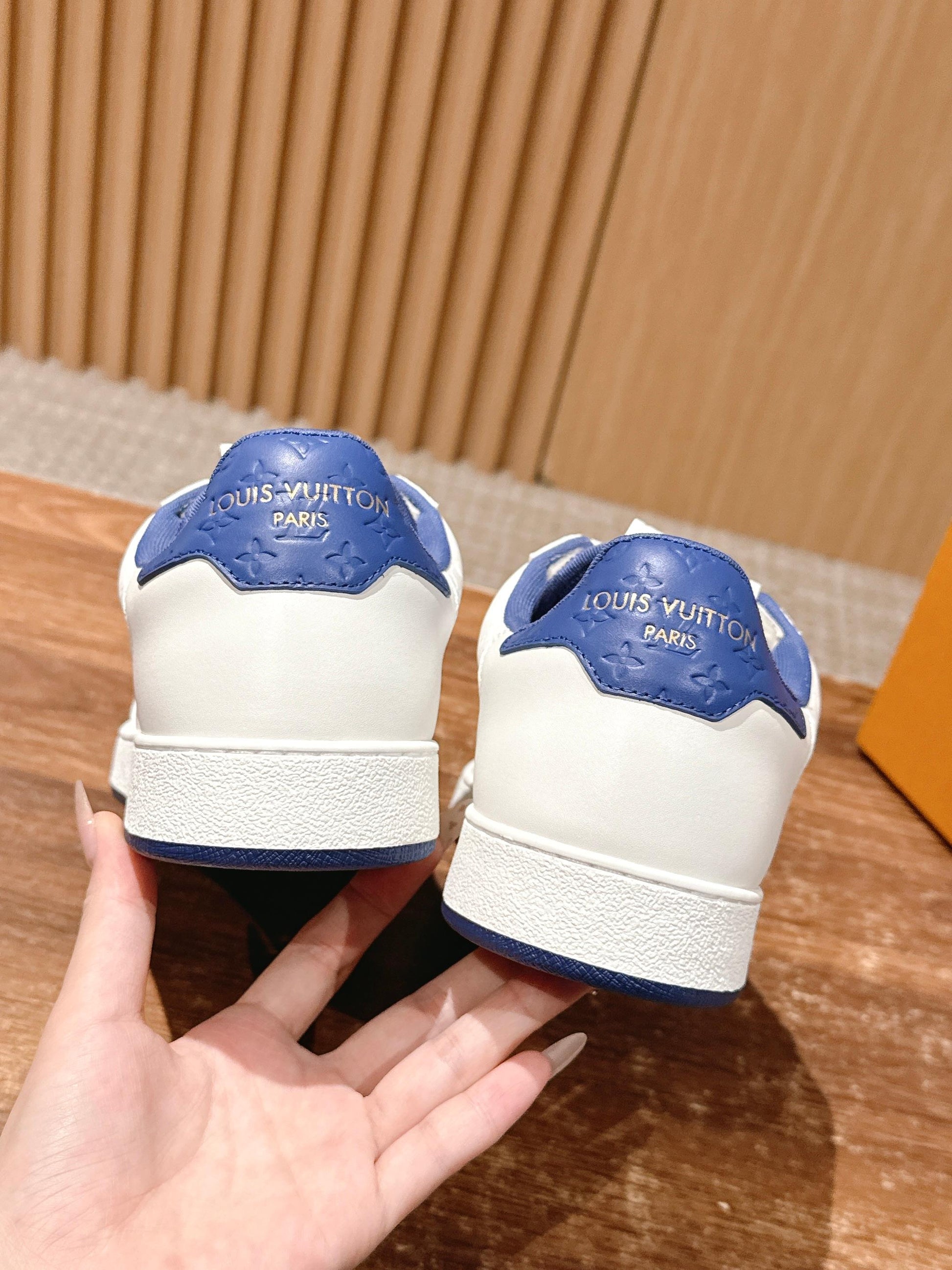 LV Rivoli, White with Blue Tail