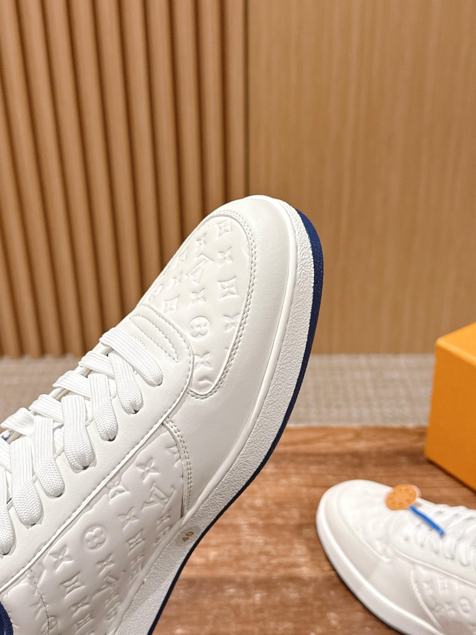 LV Rivoli, White with Blue Tail