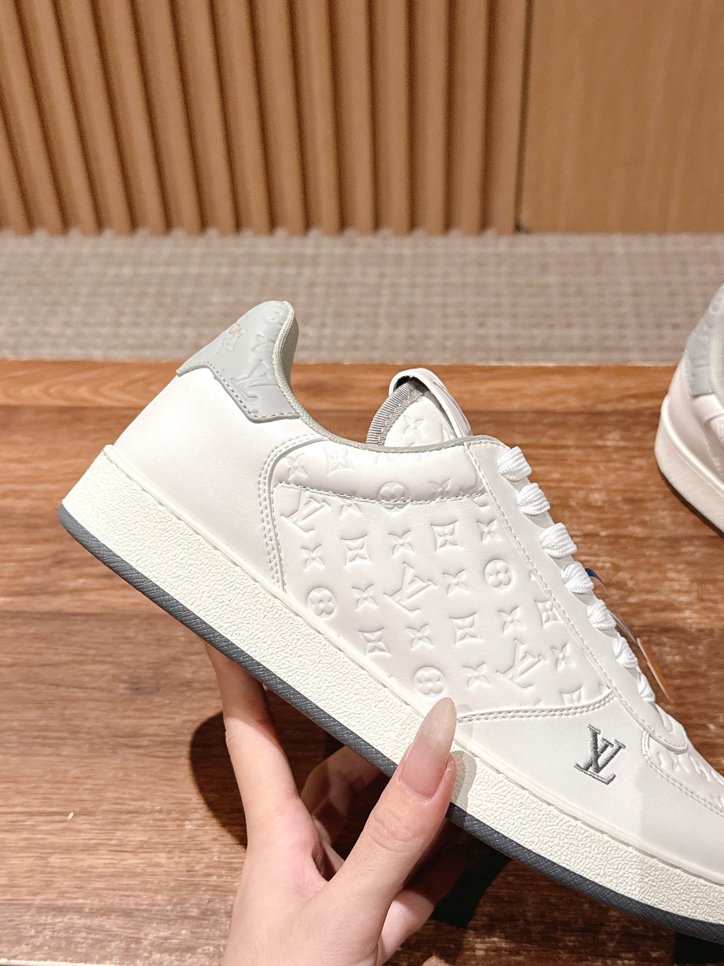 LV Rivoli, White with Light Green