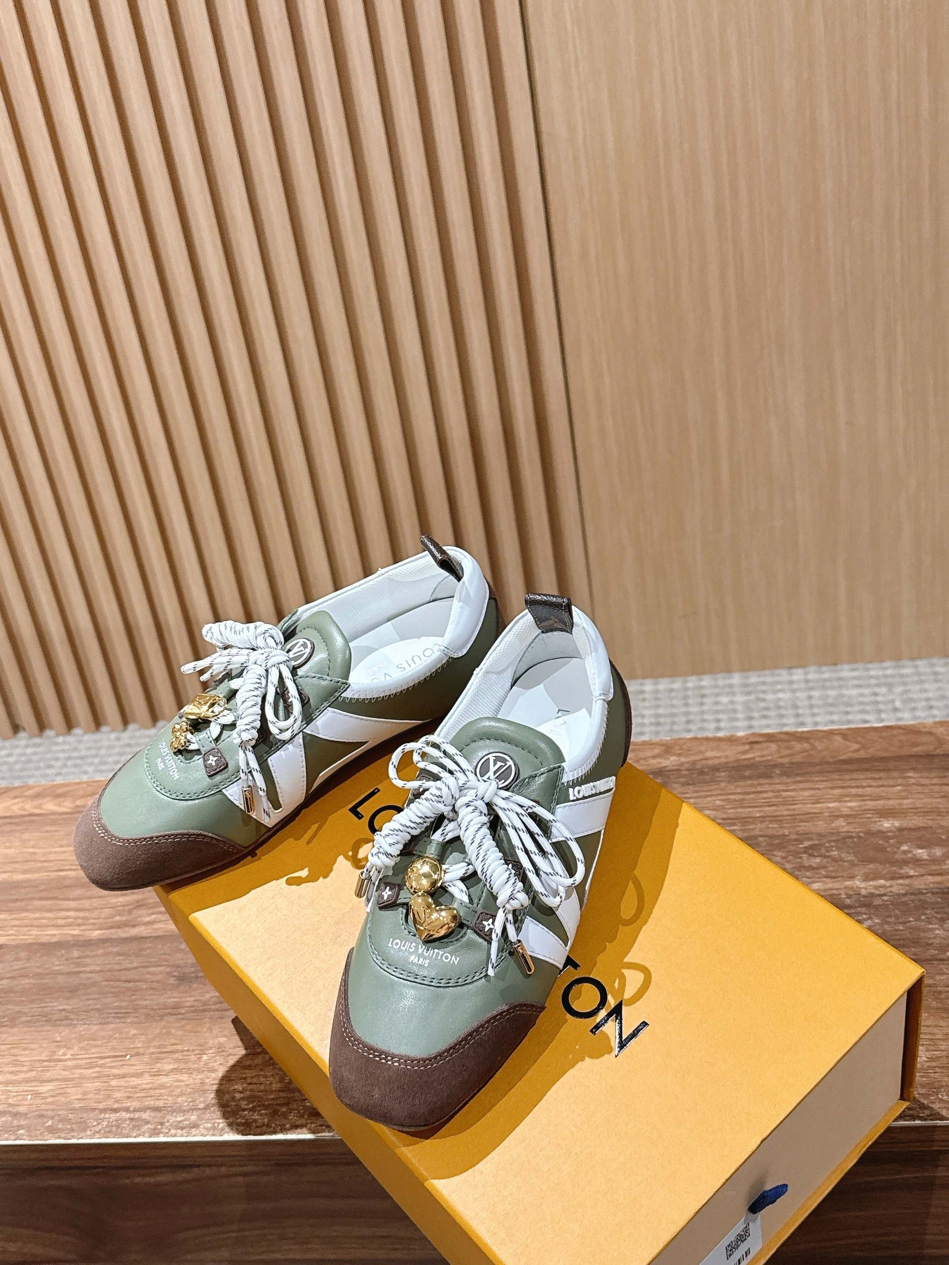 LV SNEAKRINA New Series 08