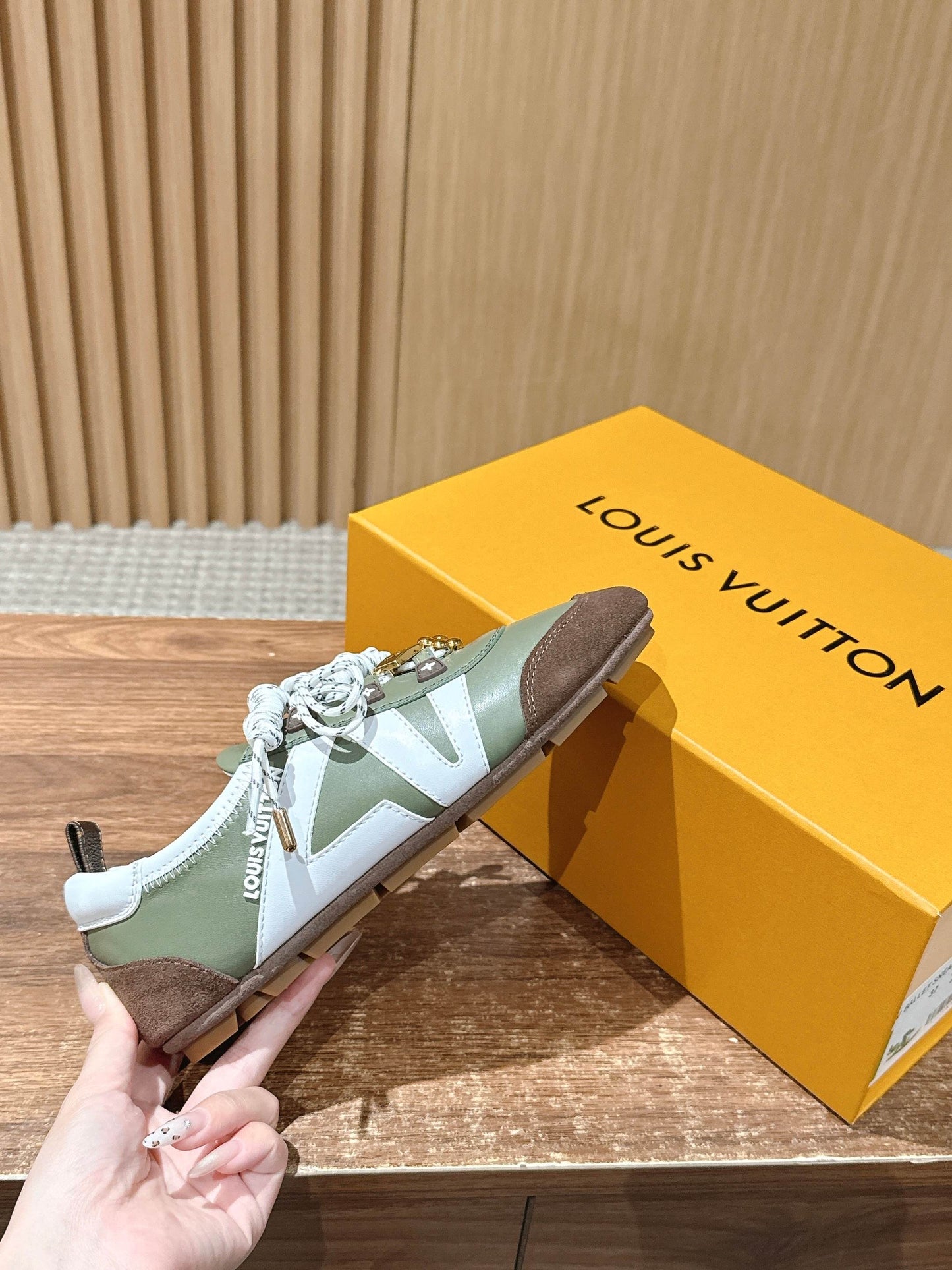 LV SNEAKRINA New Series 08