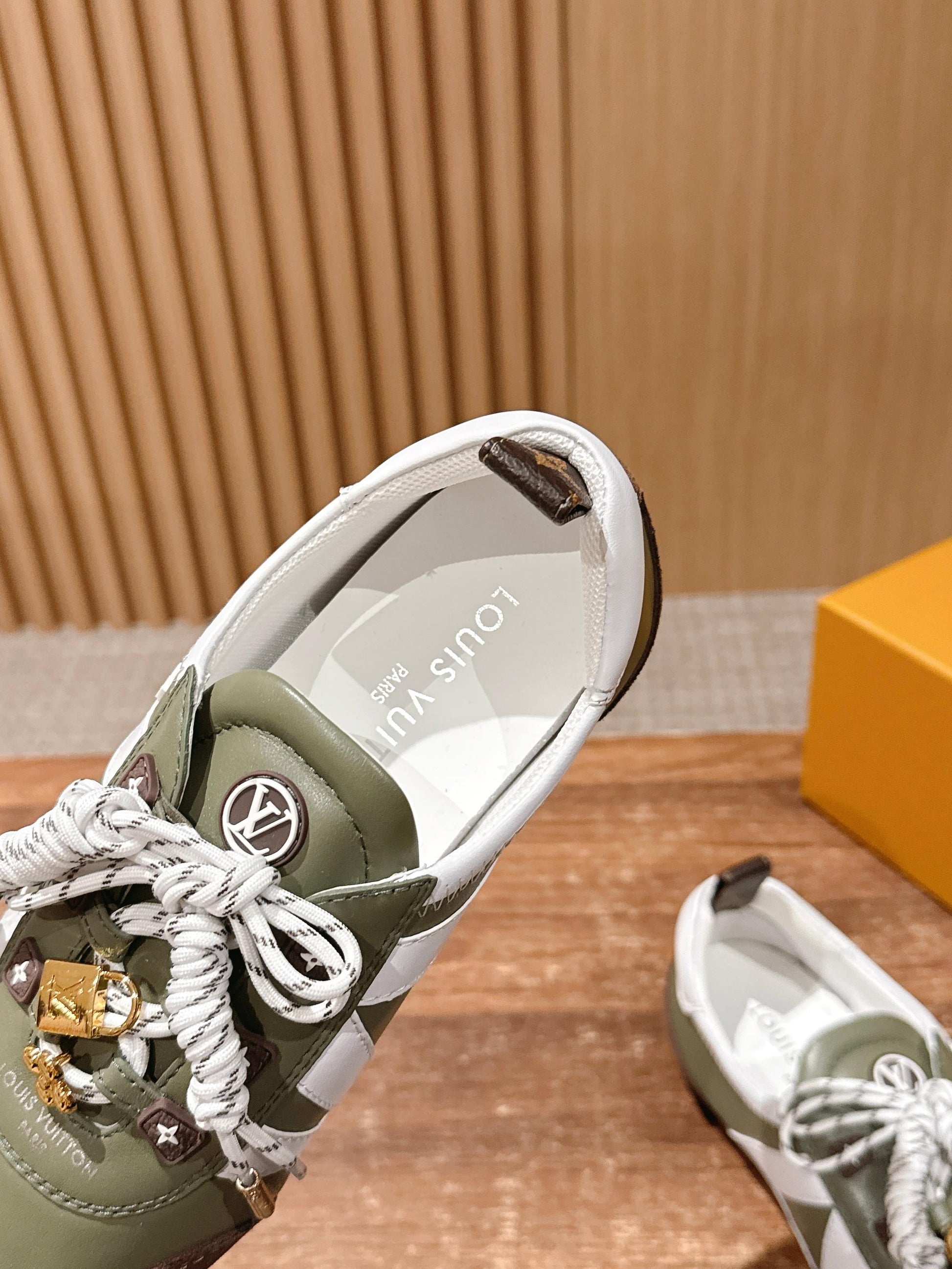 LV SNEAKRINA New Series 08