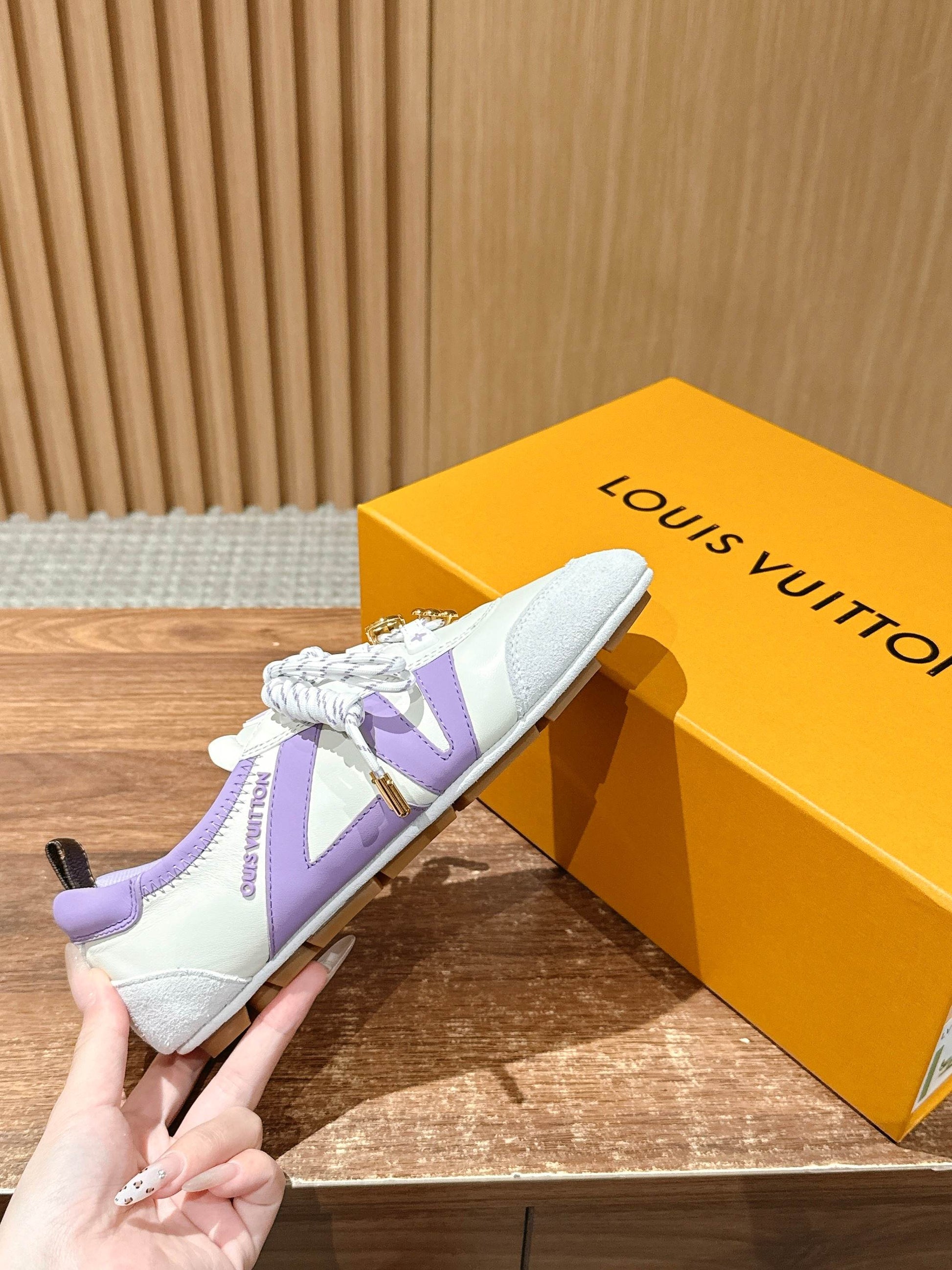 LV SNEAKRINA New Series 09