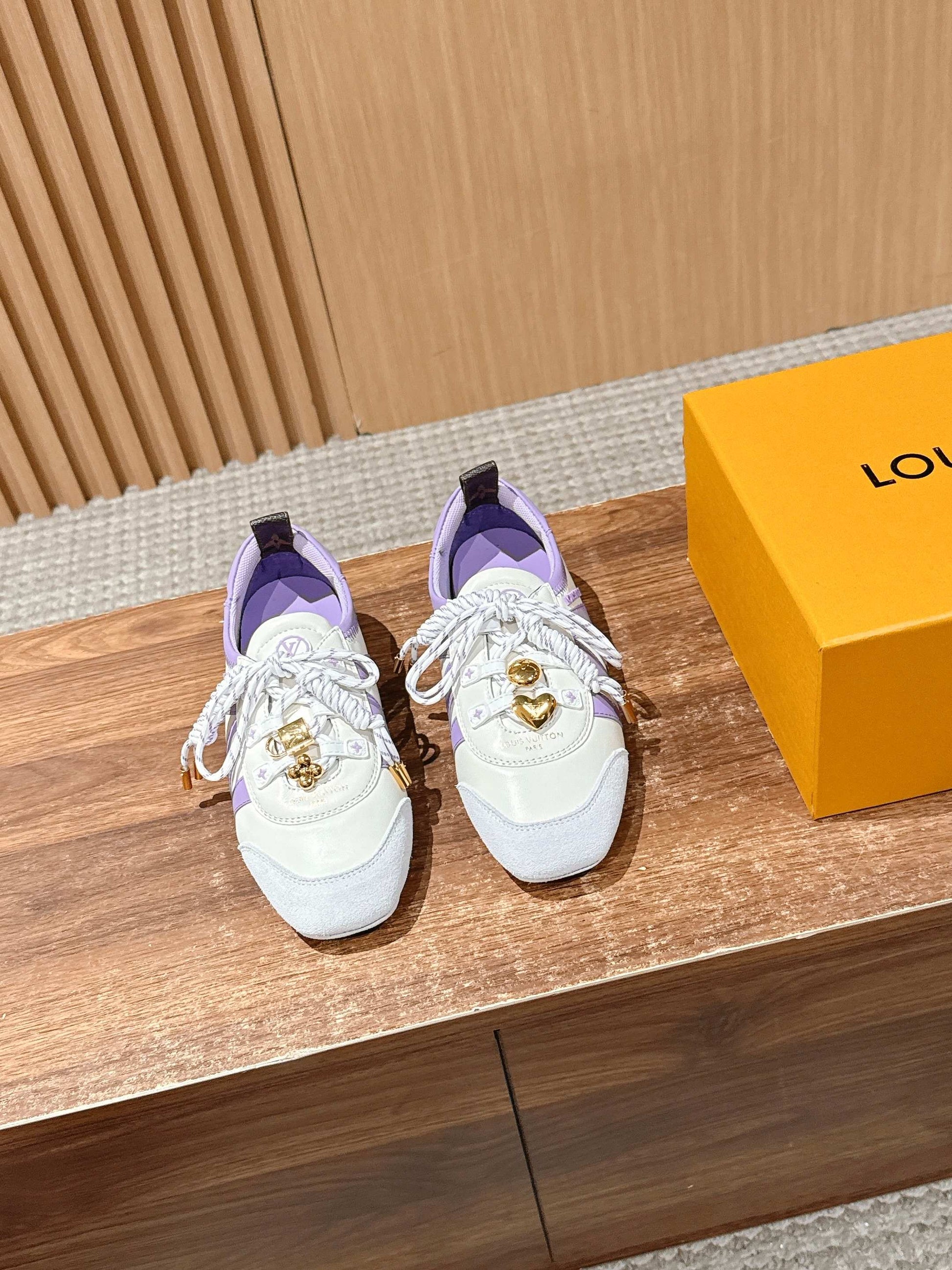 LV SNEAKRINA New Series 09