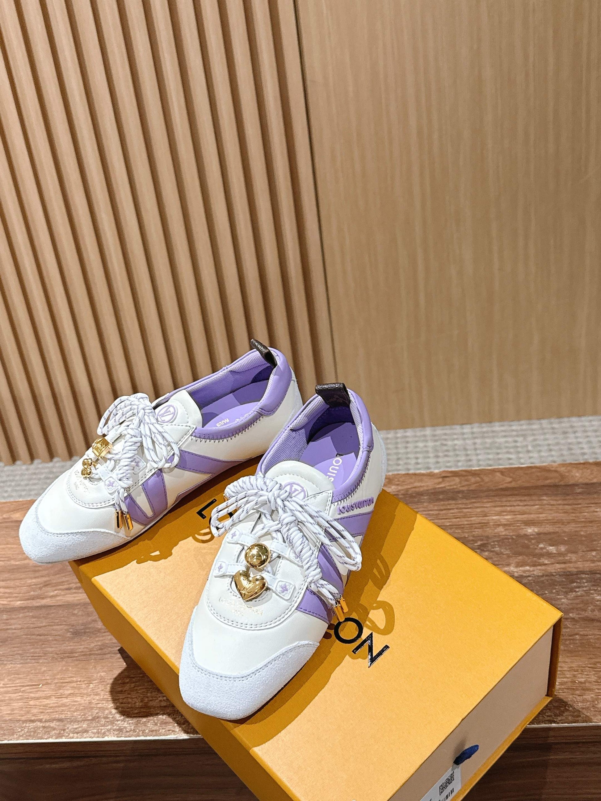 LV SNEAKRINA New Series 09