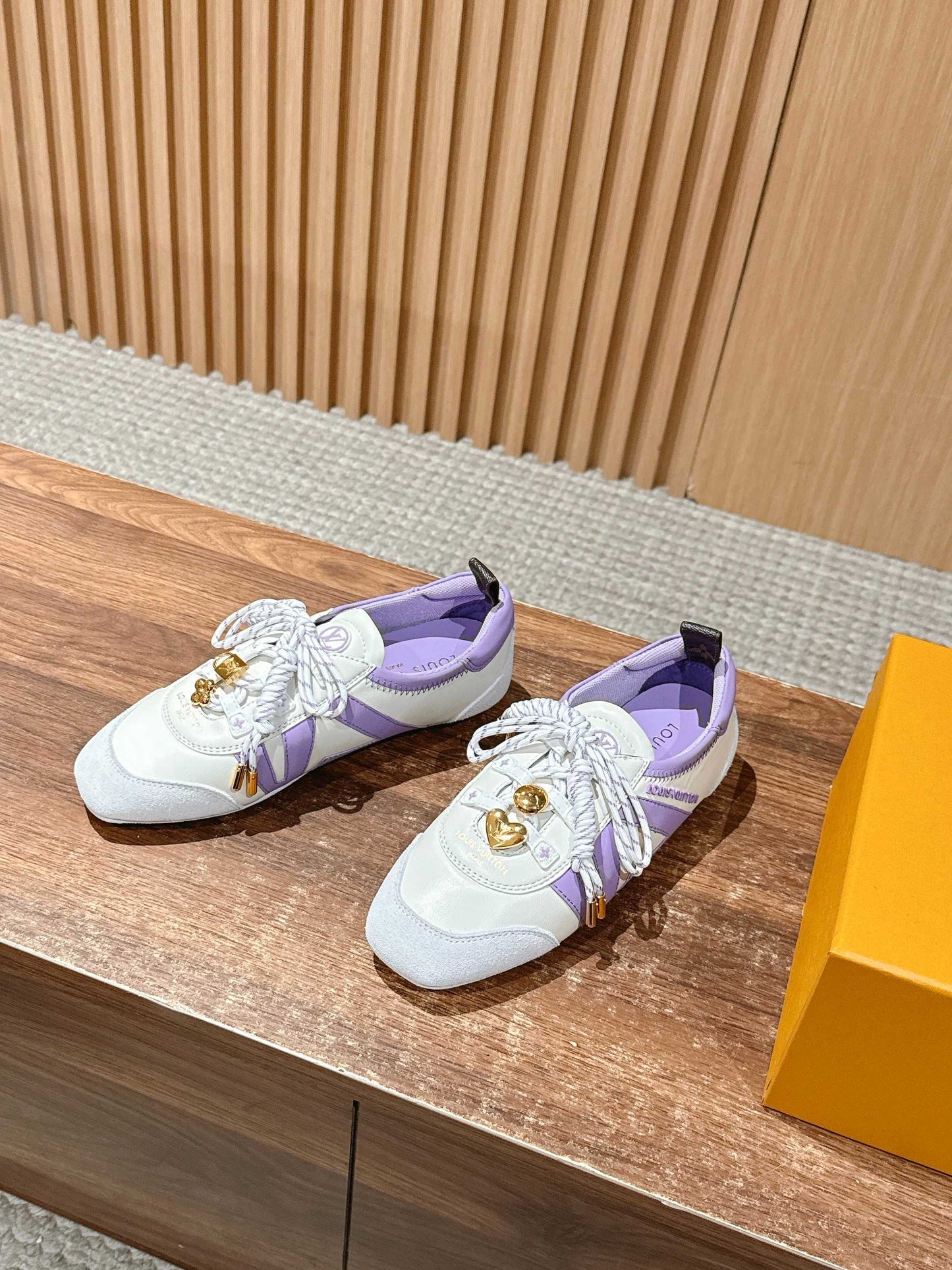 LV SNEAKRINA New Series 09