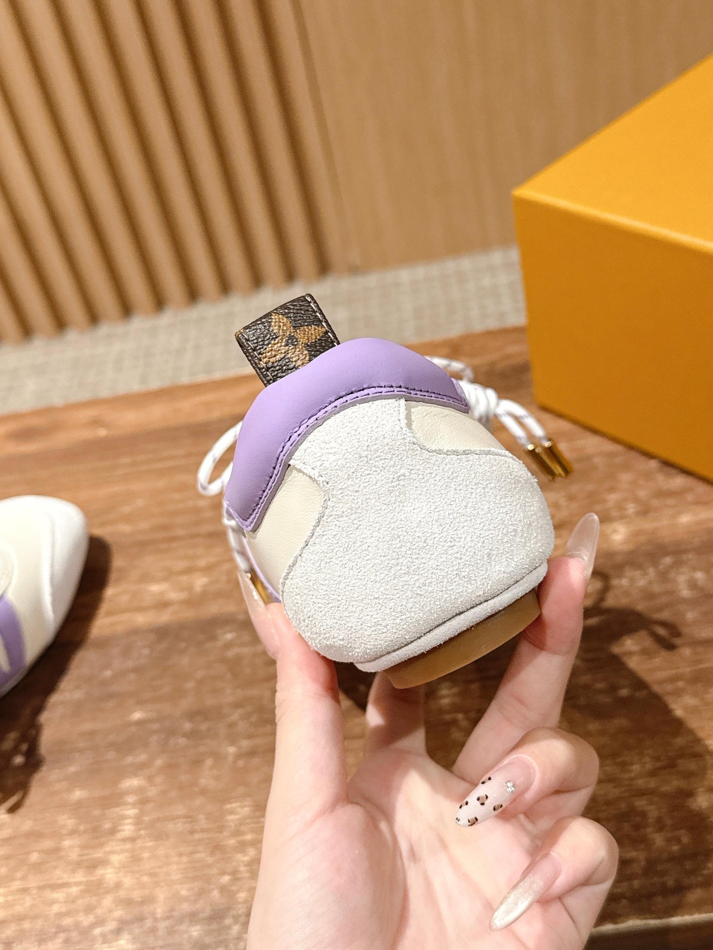 LV SNEAKRINA New Series 09