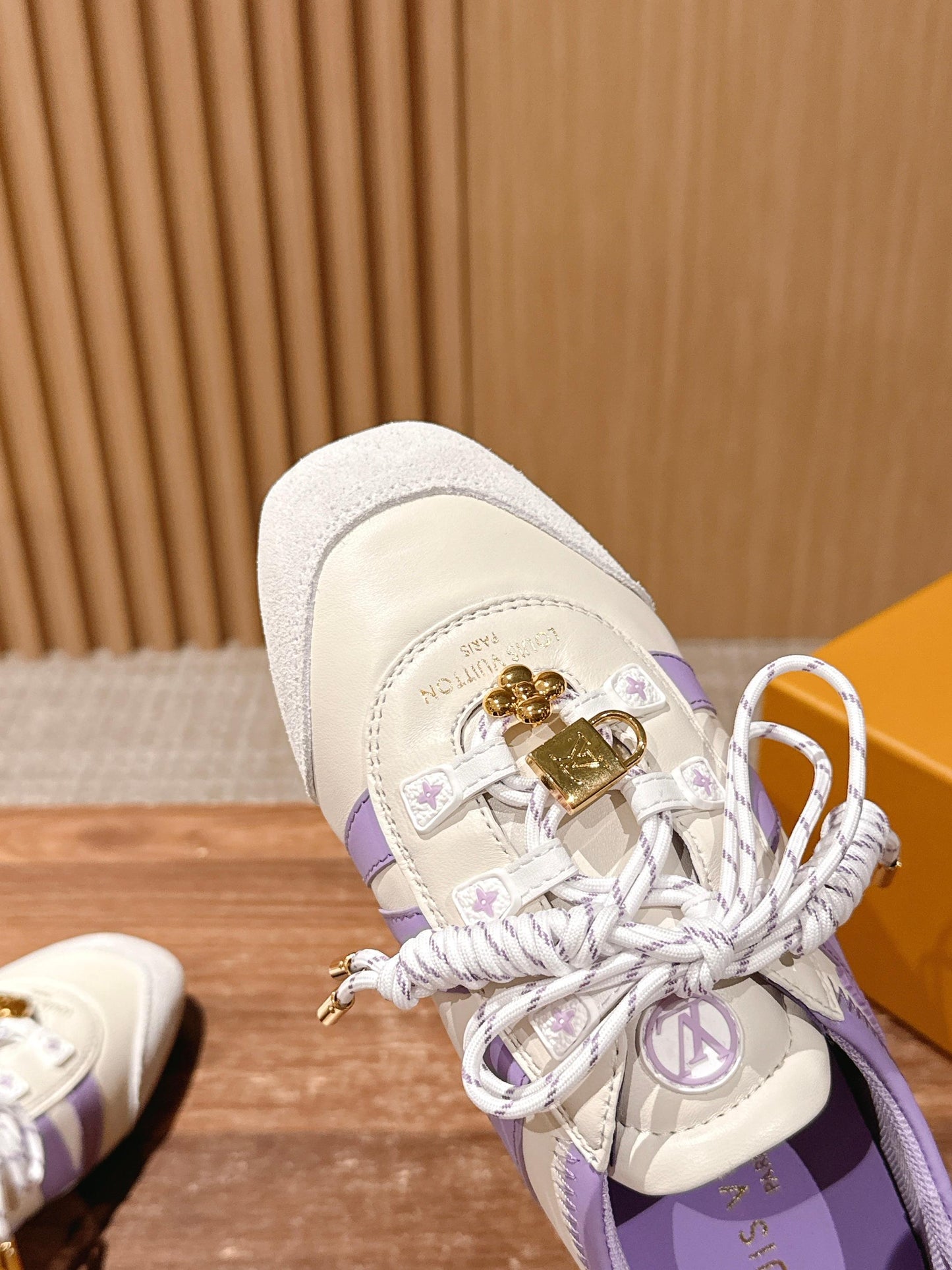 LV SNEAKRINA New Series 09