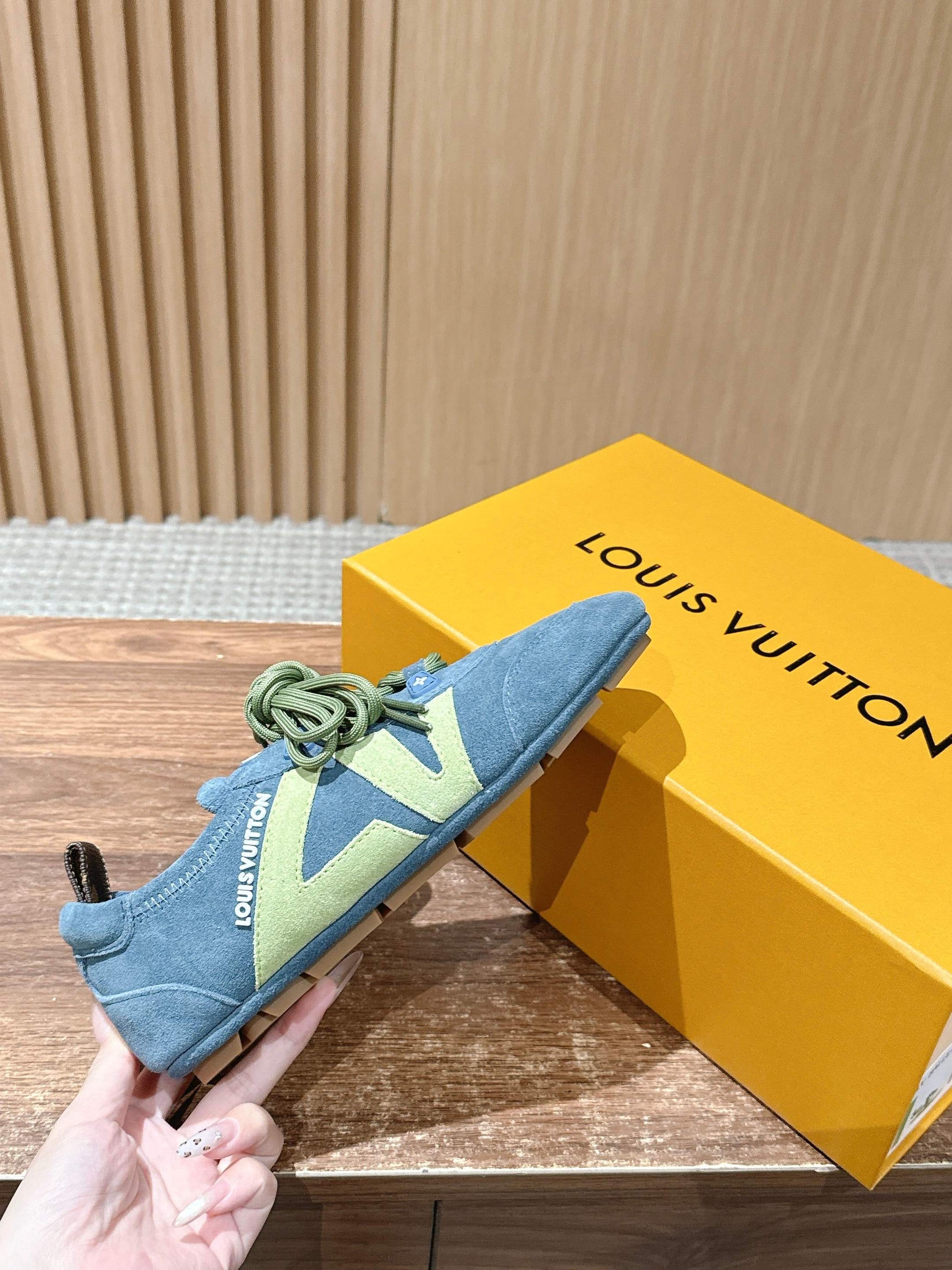 LV SNEAKRINA New Series 06