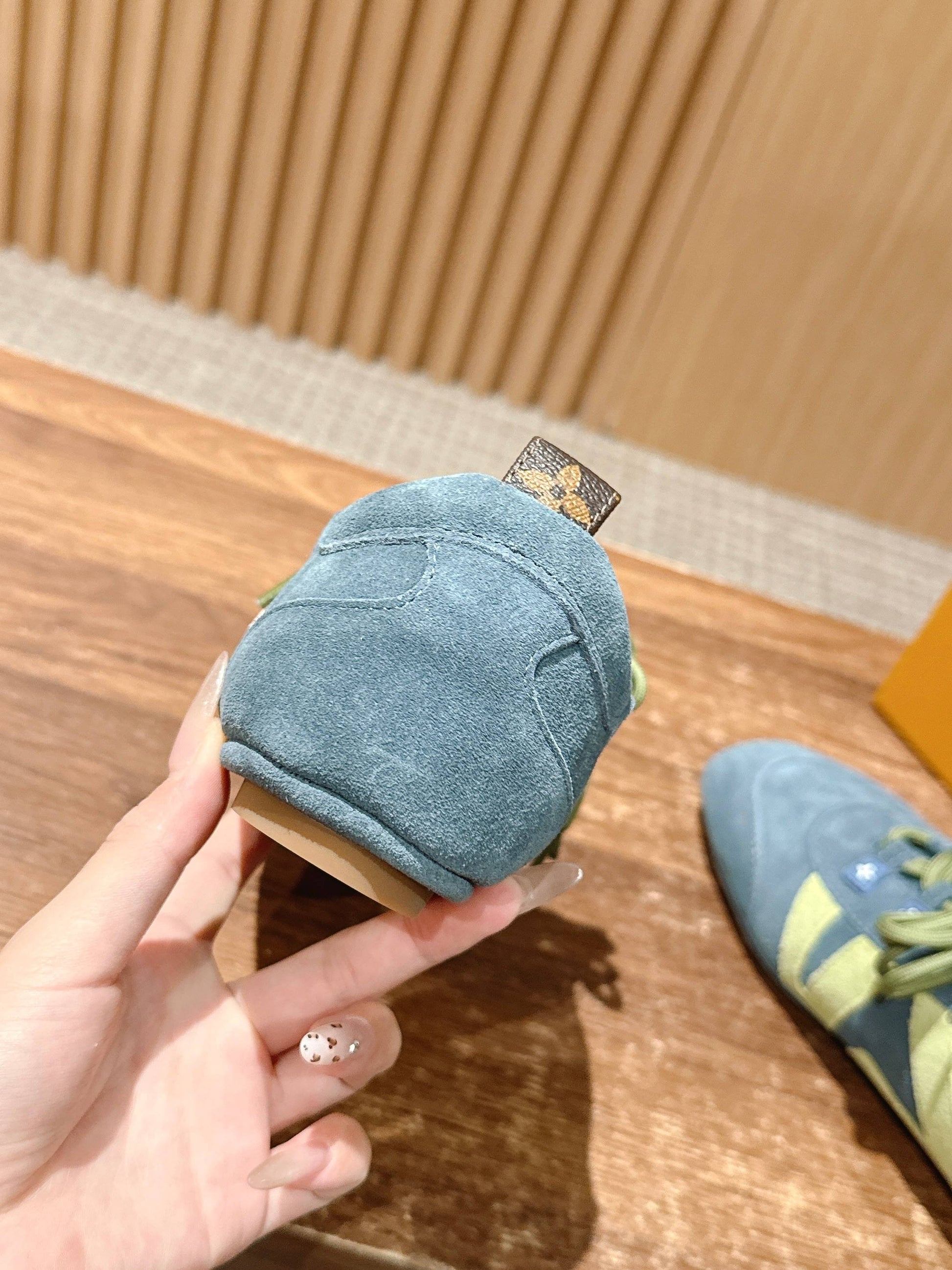 LV SNEAKRINA New Series 06