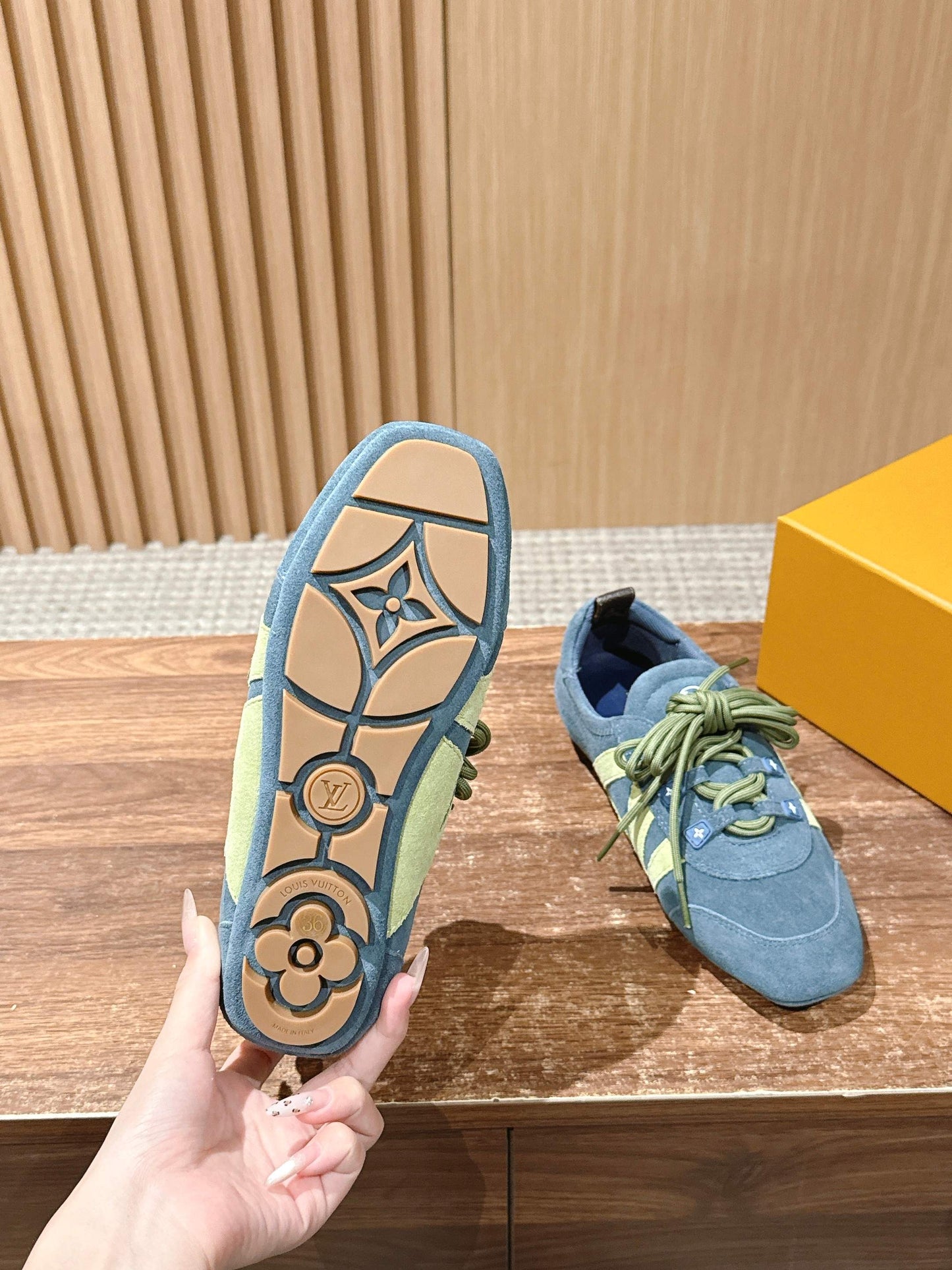 LV SNEAKRINA New Series 06