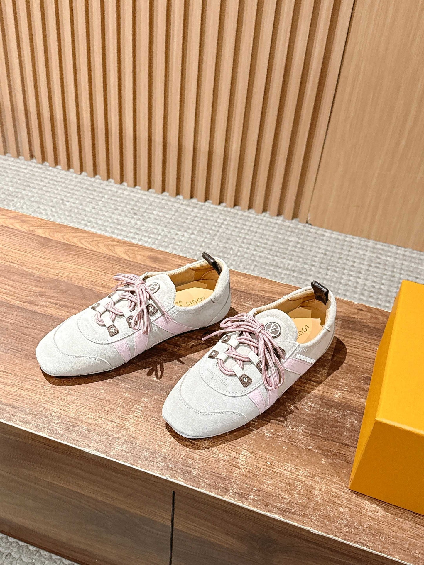 LV SNEAKRINA New Series 05