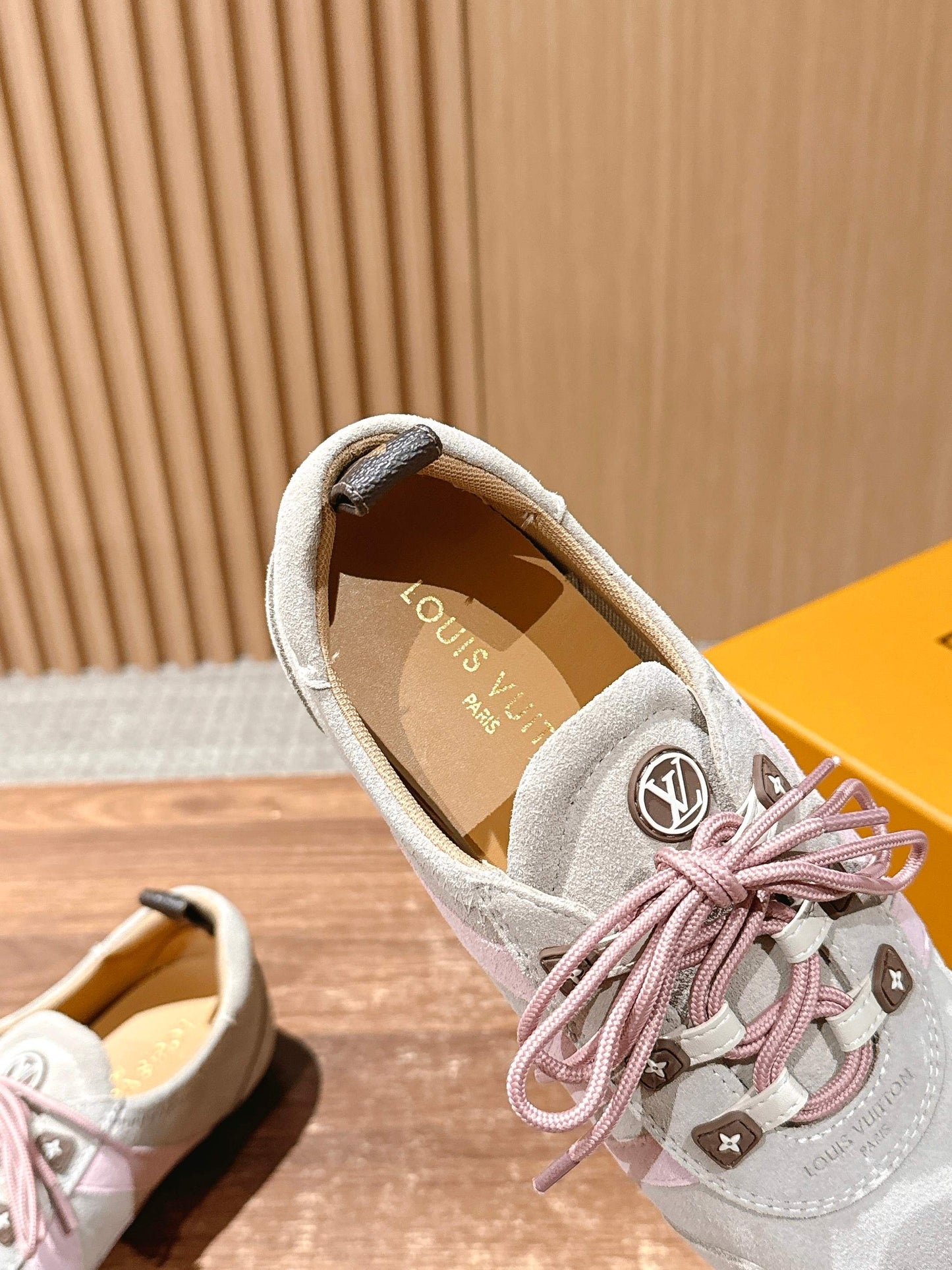 LV SNEAKRINA New Series 05