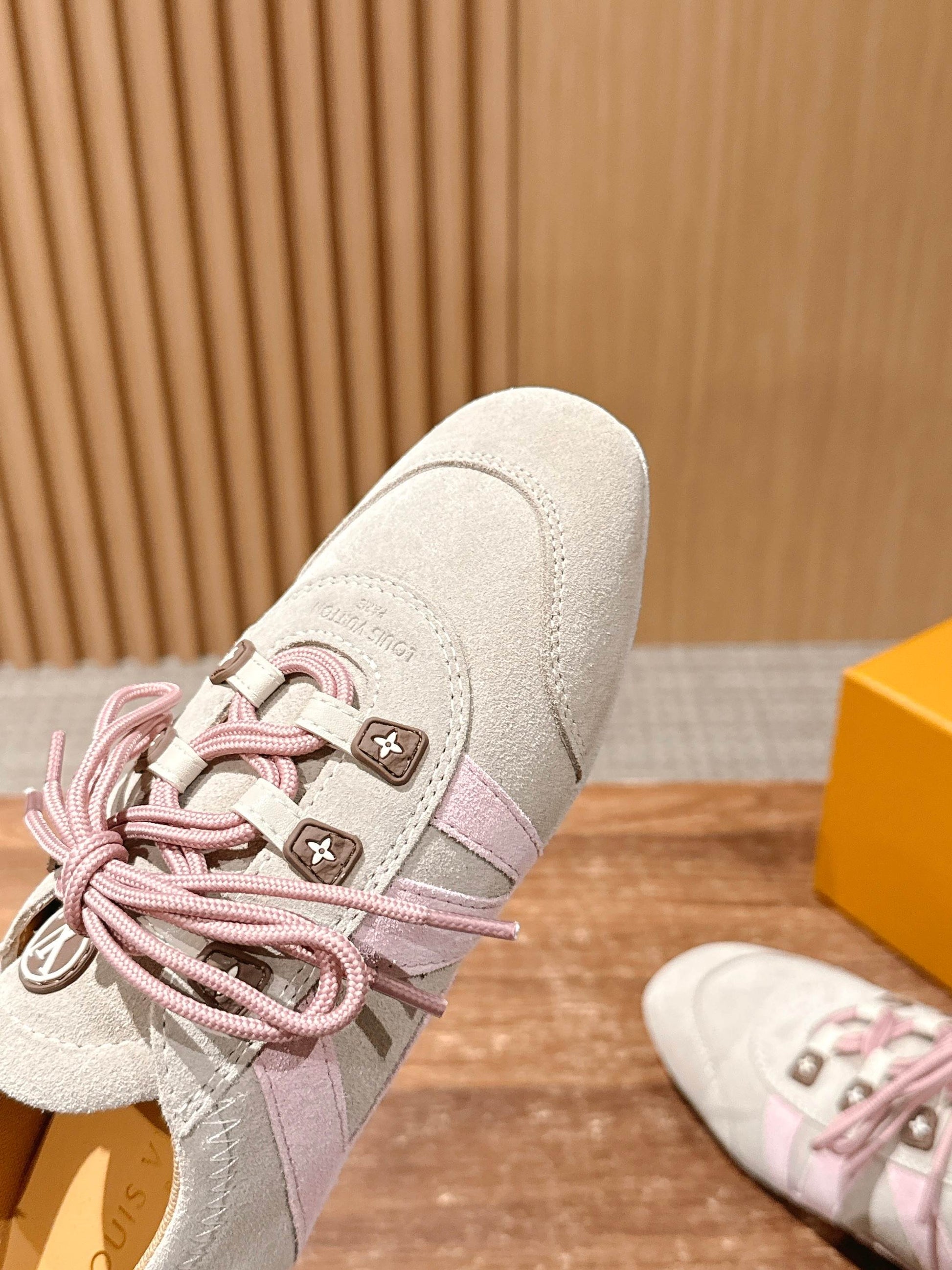 LV SNEAKRINA New Series 05