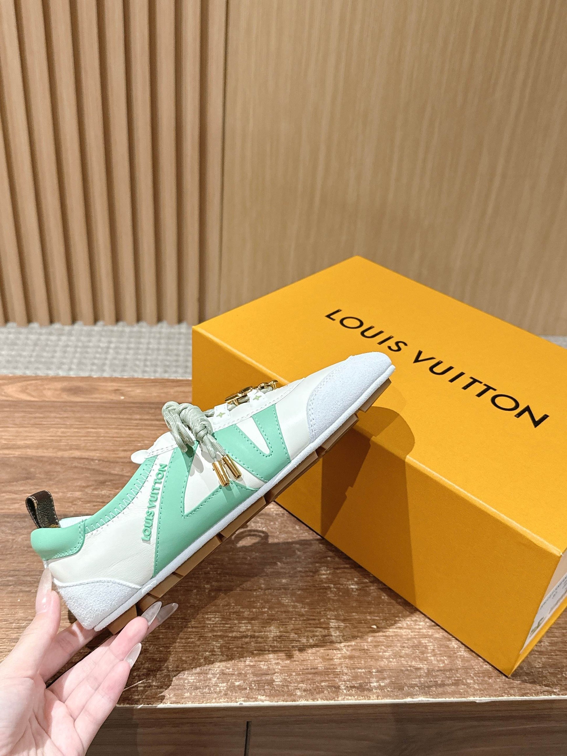 LV SNEAKRINA New Series 07