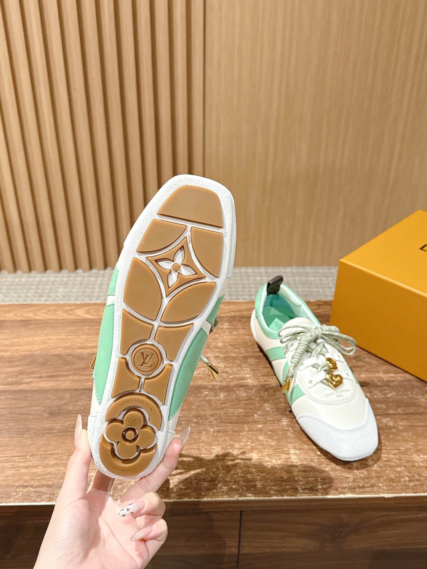 LV SNEAKRINA New Series 07