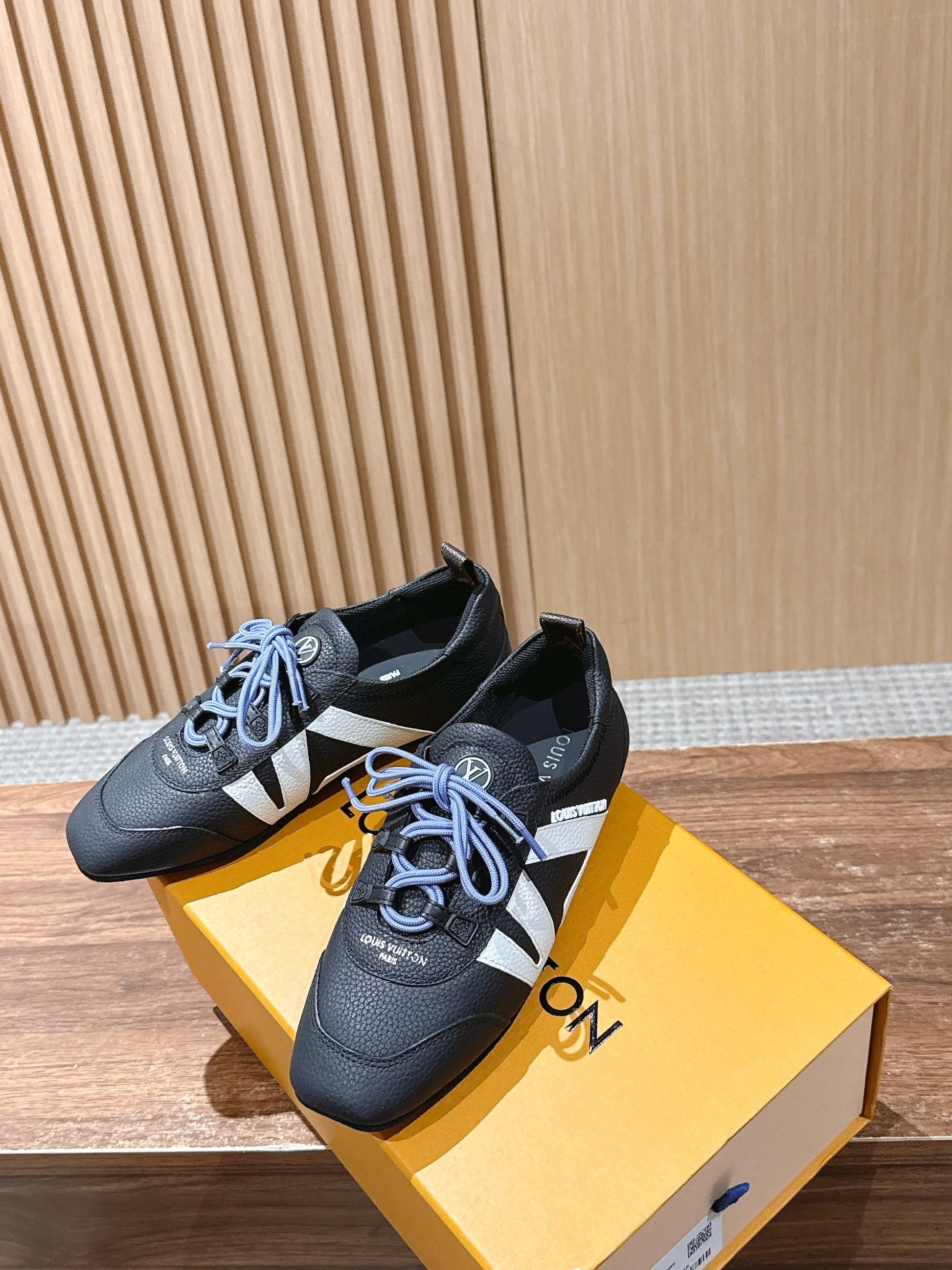 LV SNEAKRINA New Series 03