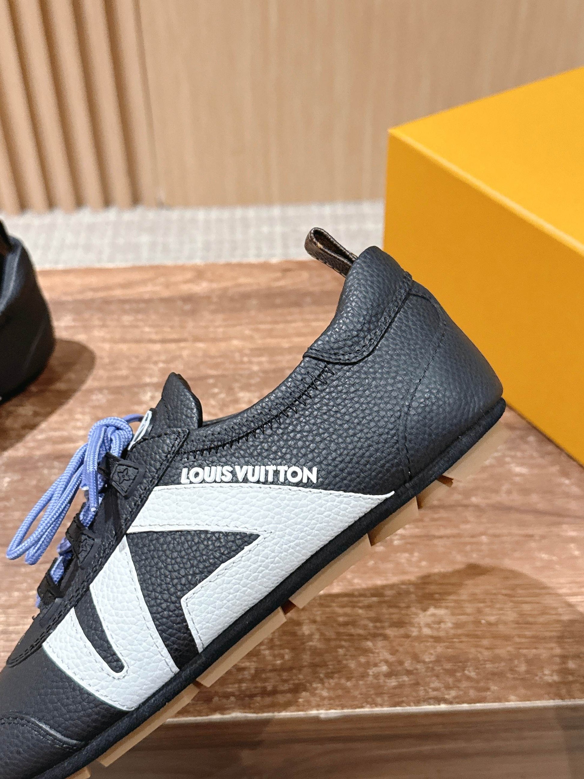 LV SNEAKRINA New Series 03