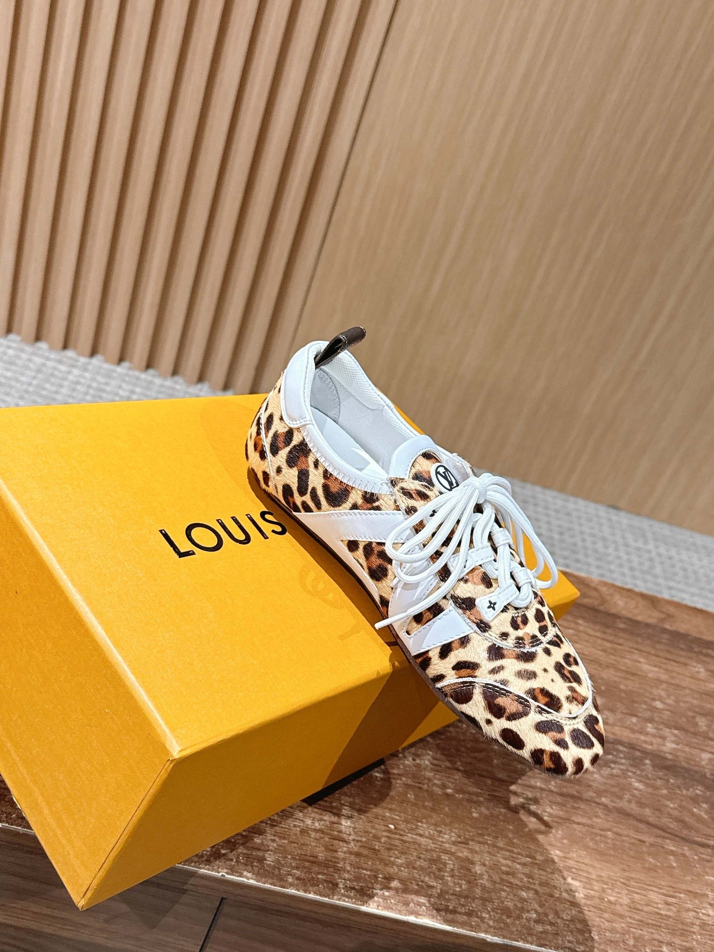 LV SNEAKRINA New Series 02