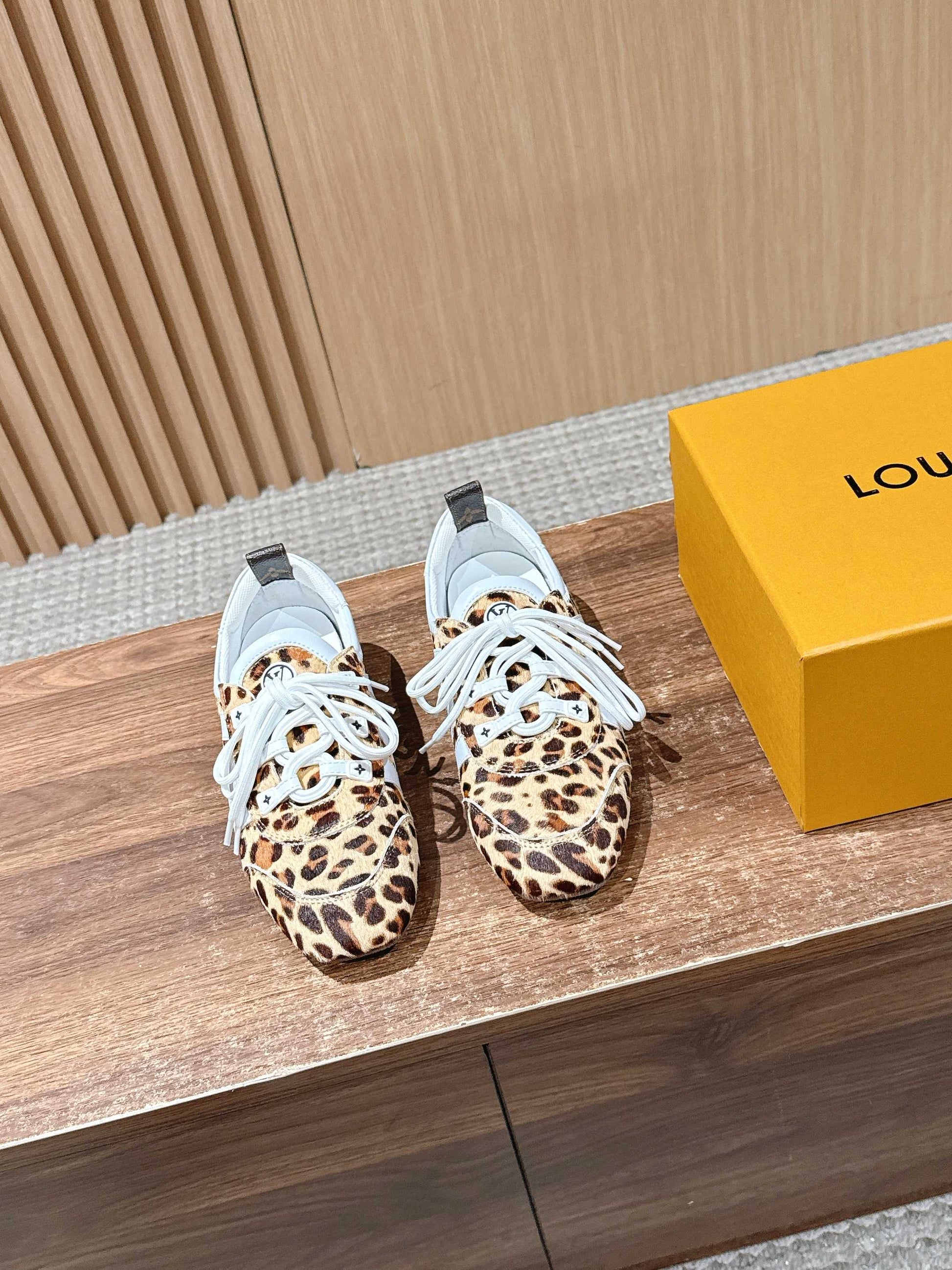 LV SNEAKRINA New Series 02