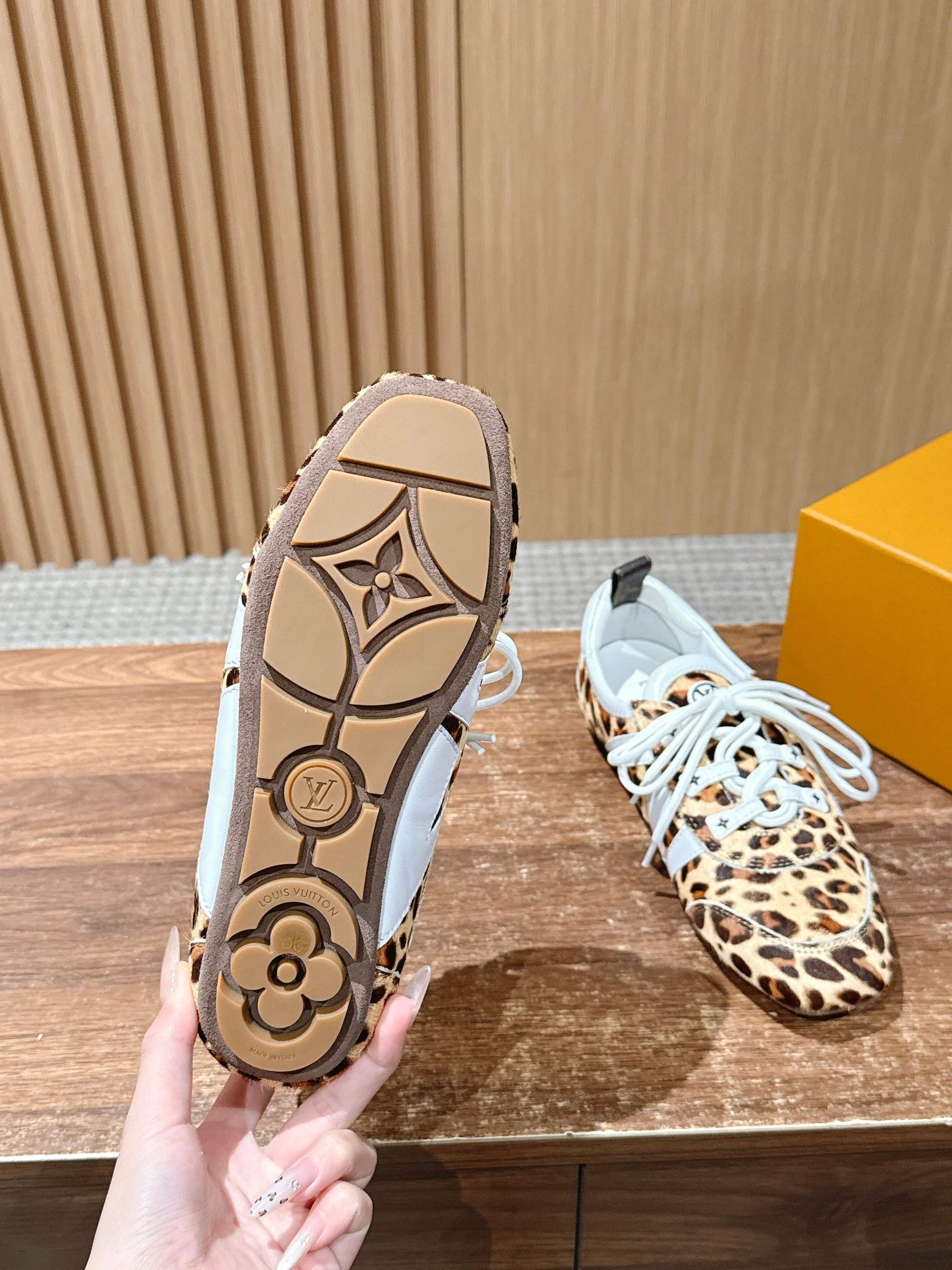 LV SNEAKRINA New Series 02