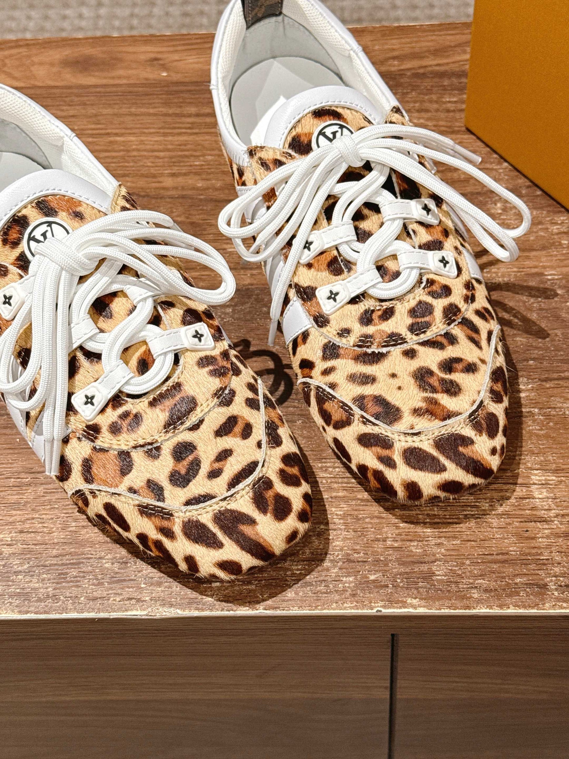 LV SNEAKRINA New Series 02