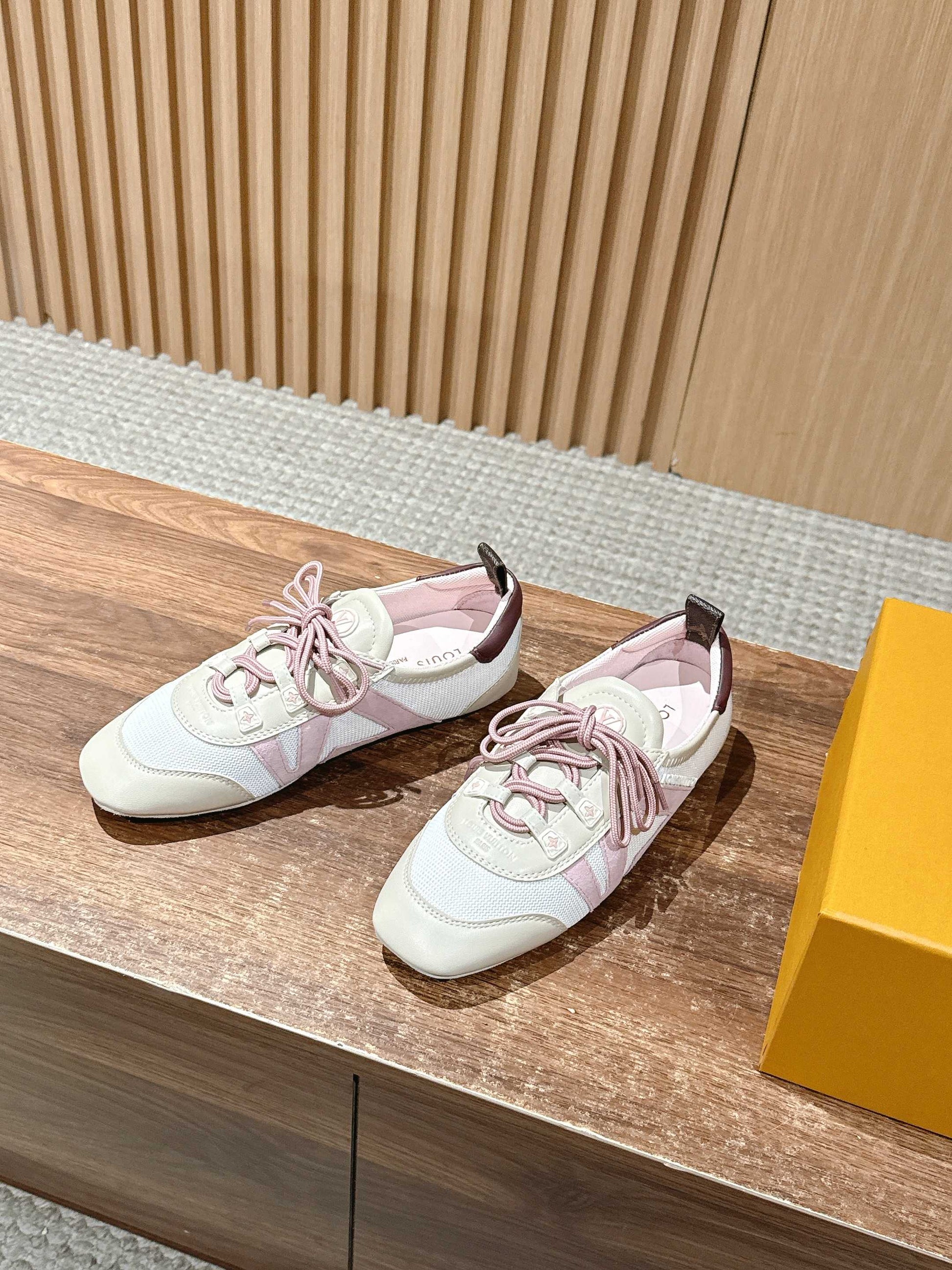 LV SNEAKRINA New Series 01