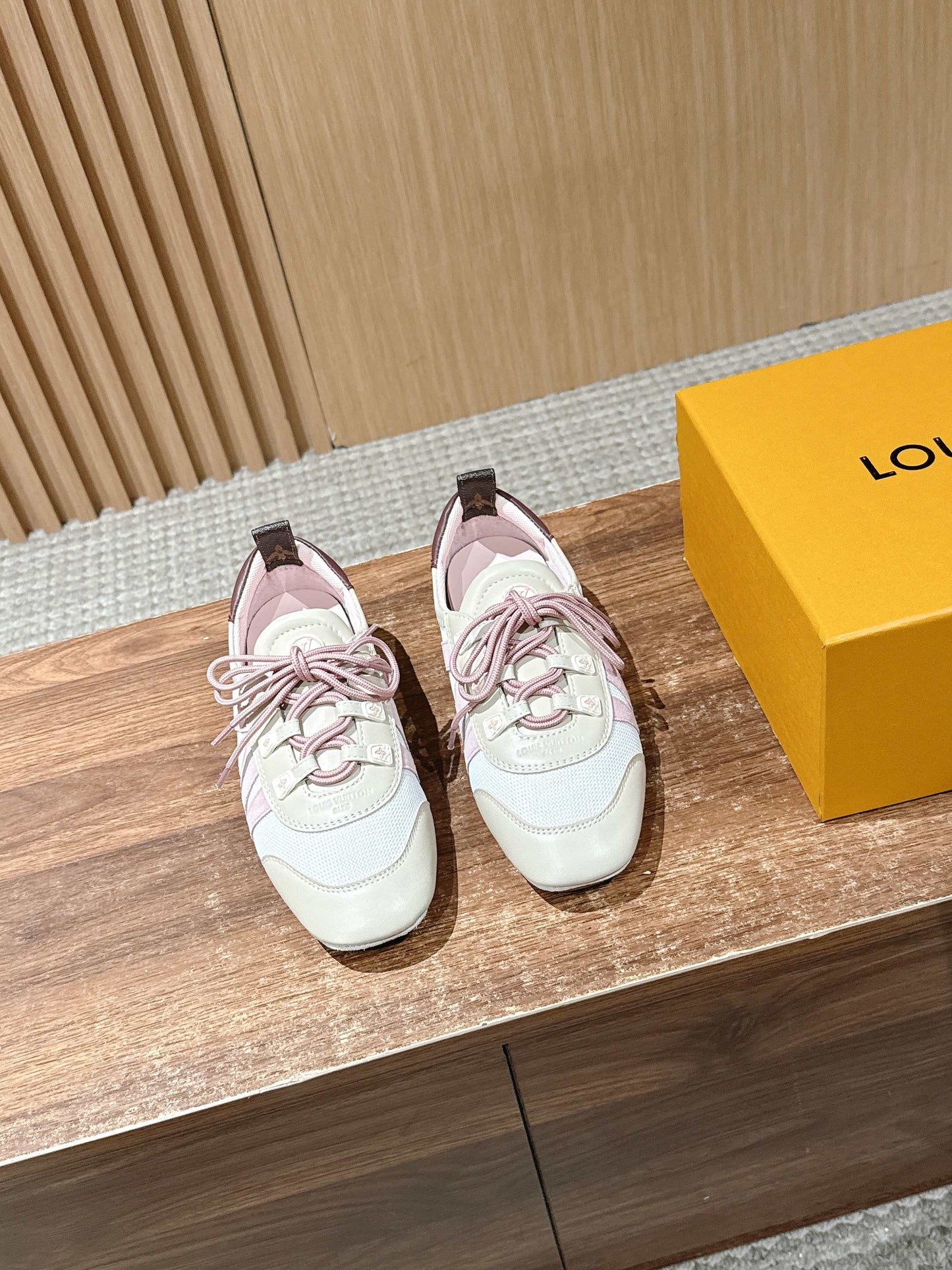 LV SNEAKRINA New Series 01