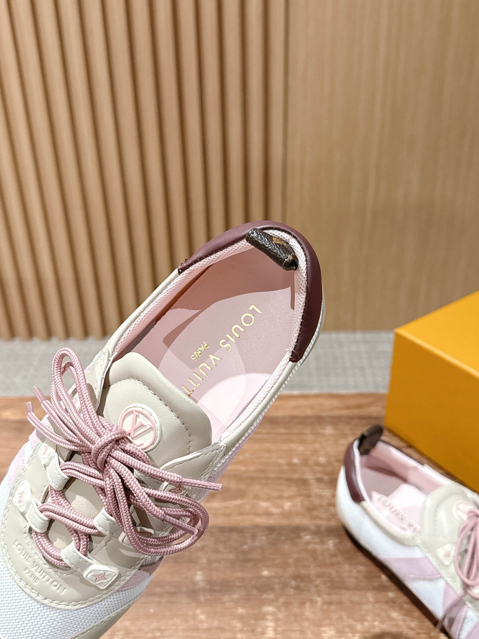 LV SNEAKRINA New Series 01