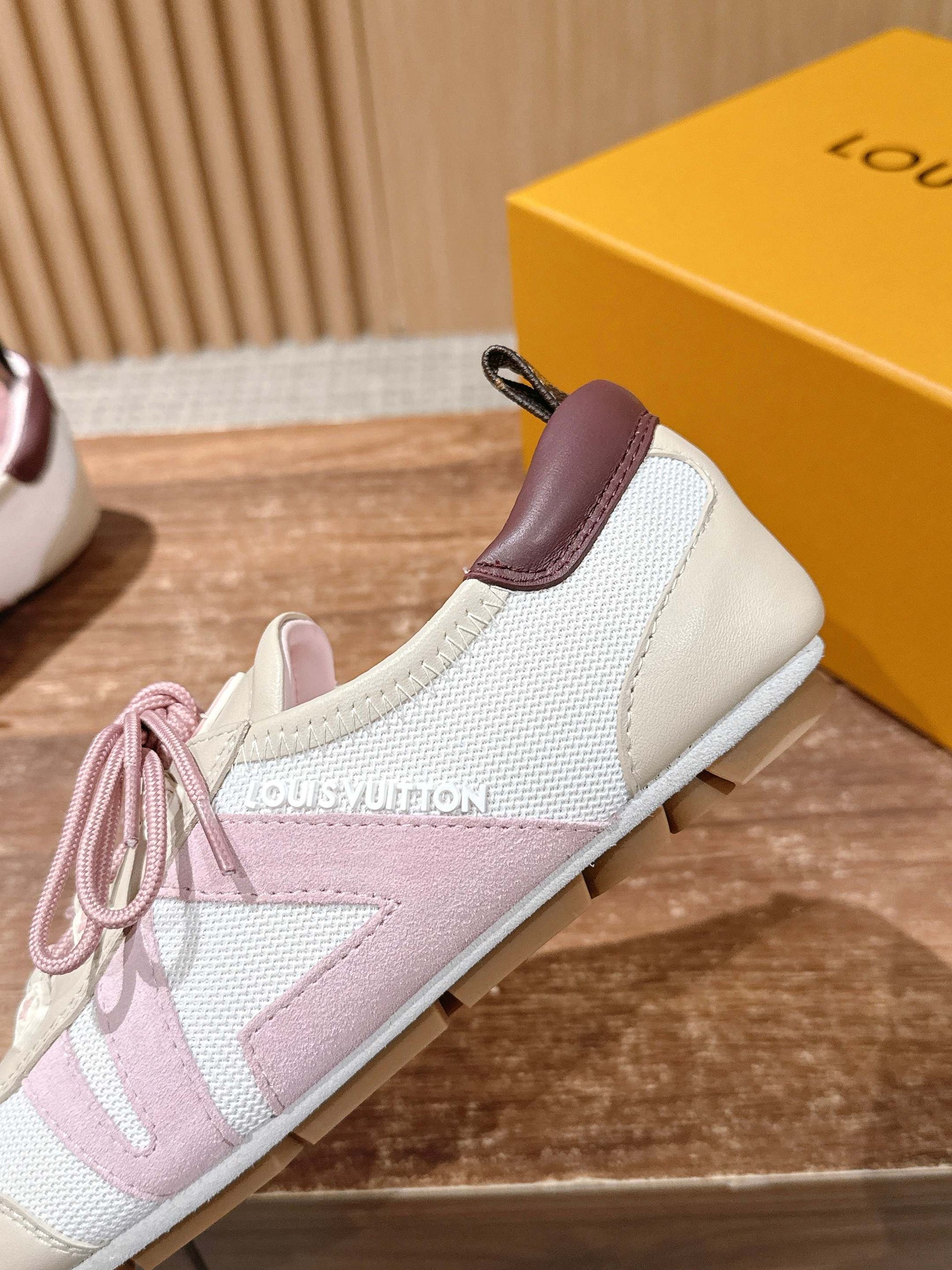 LV SNEAKRINA New Series 01