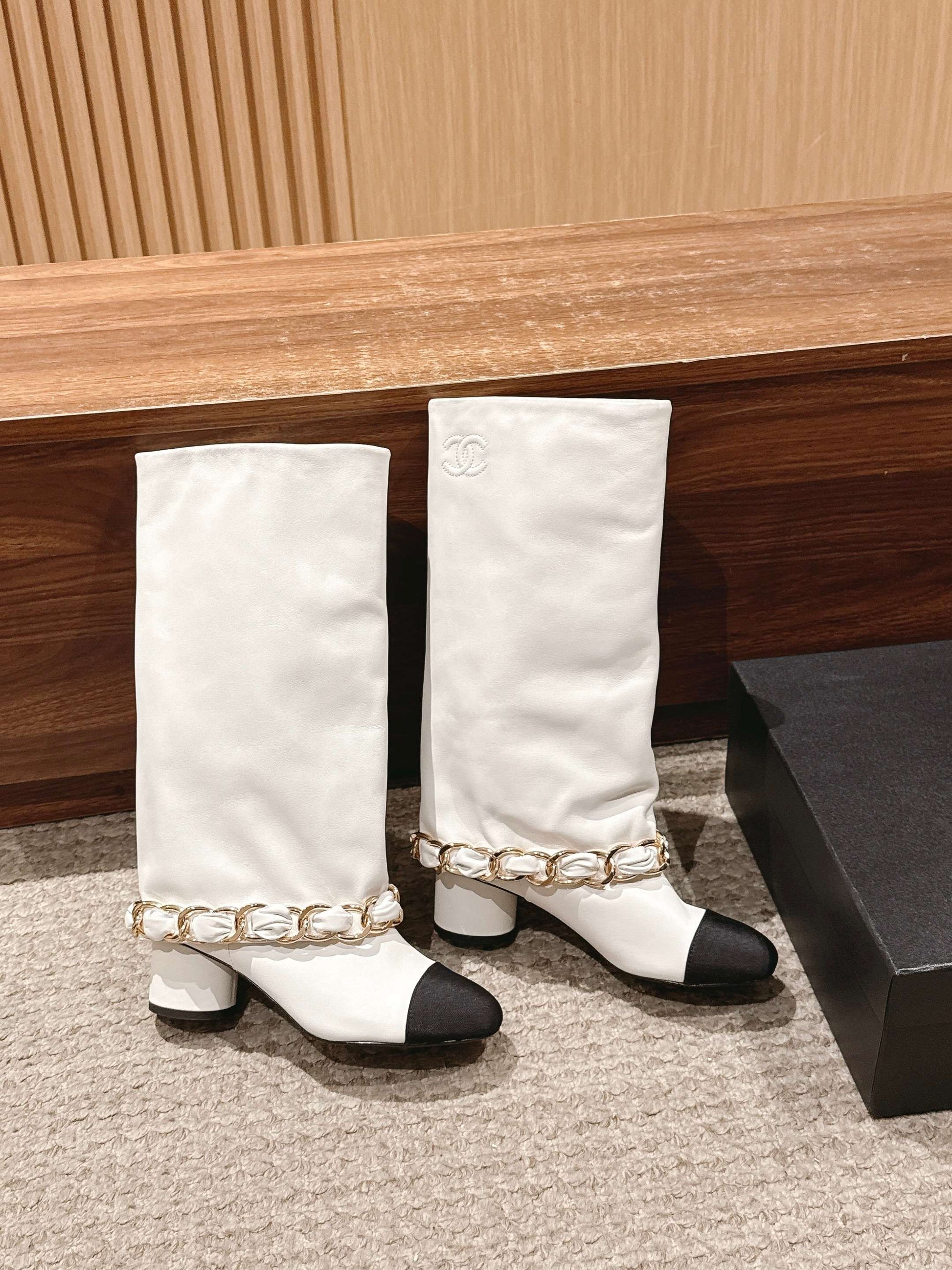 CHANEL Chanel New Chain Rider Boots, White