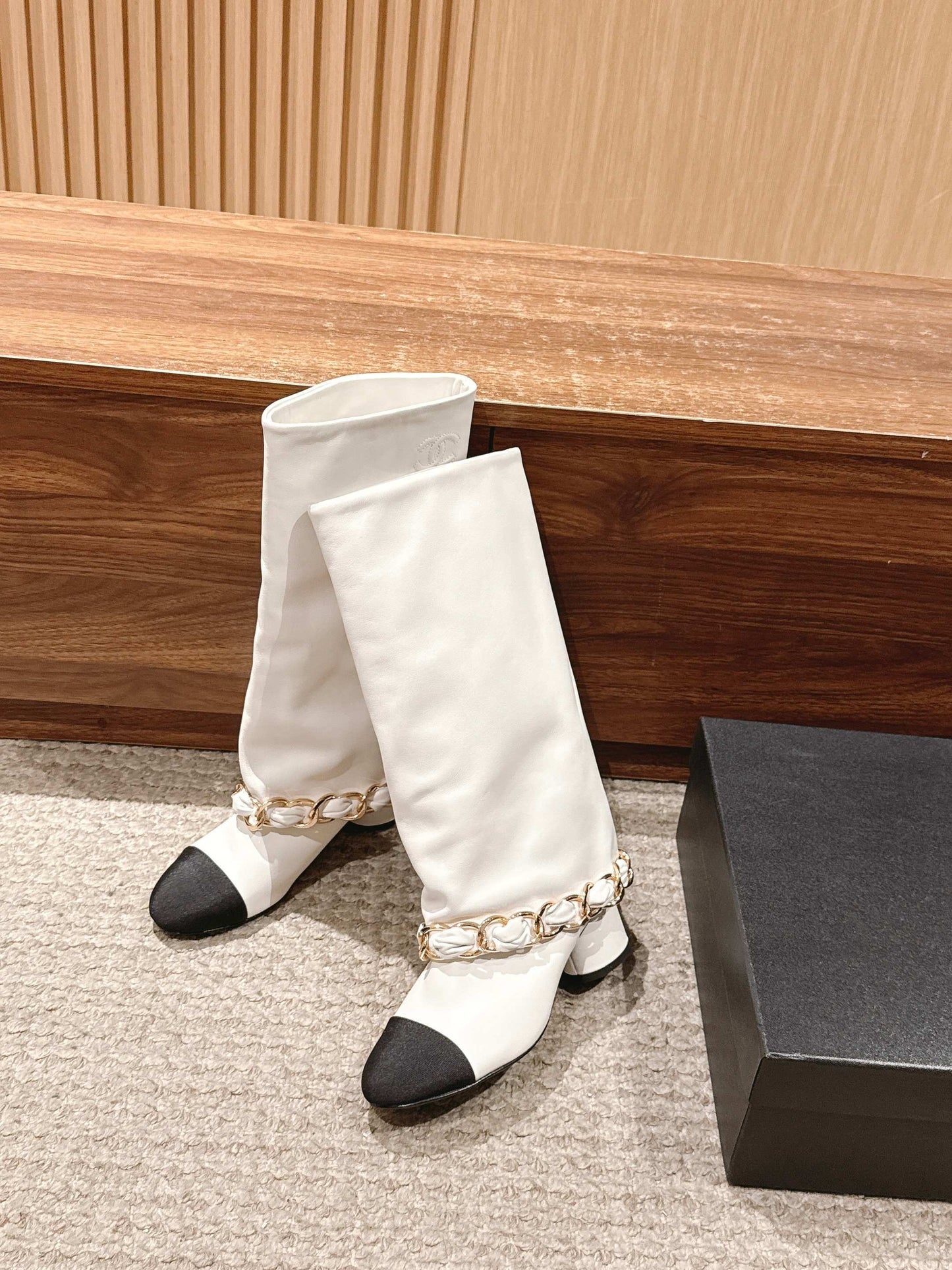 CHANEL Chanel New Chain Rider Boots, White