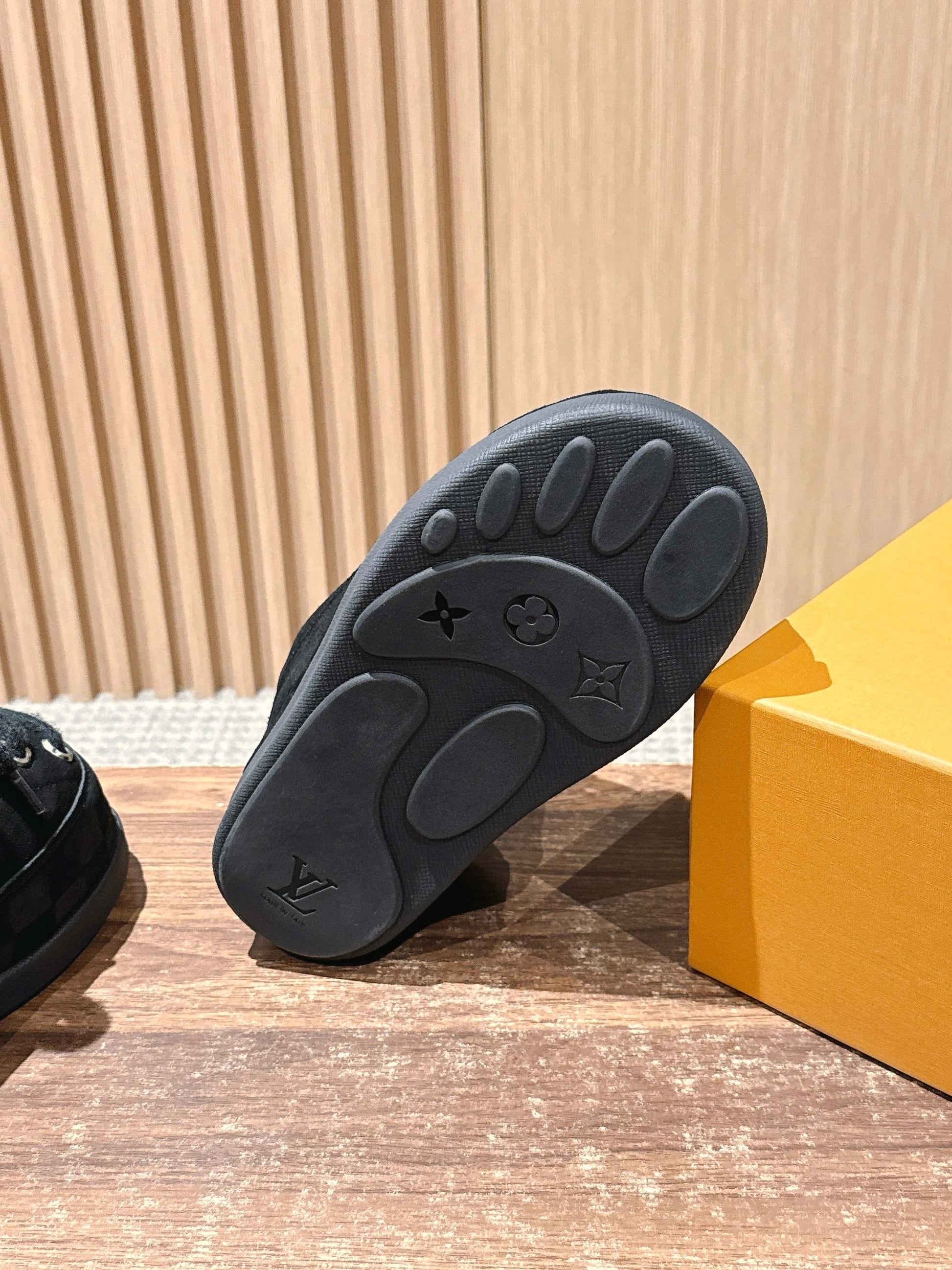 LV Nigo Yeti FW25, Black