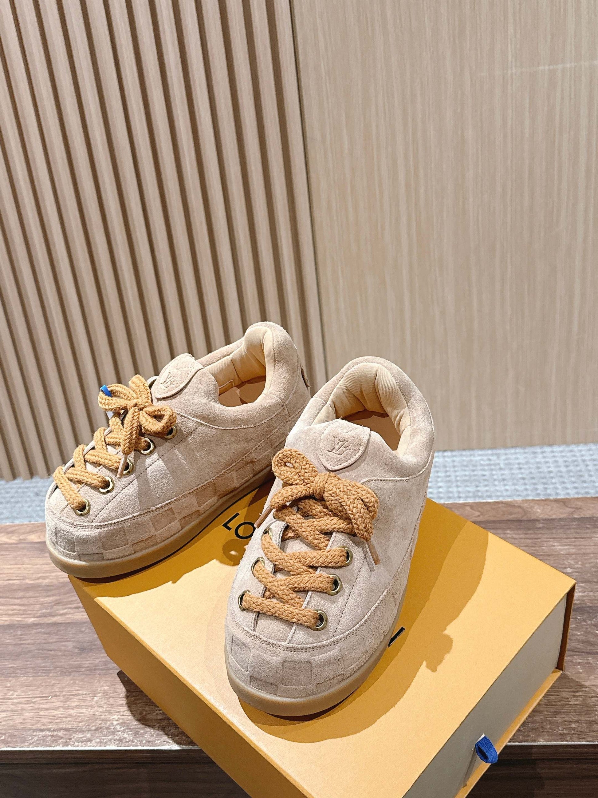 LV Nigo Yeti FW25, Beige
