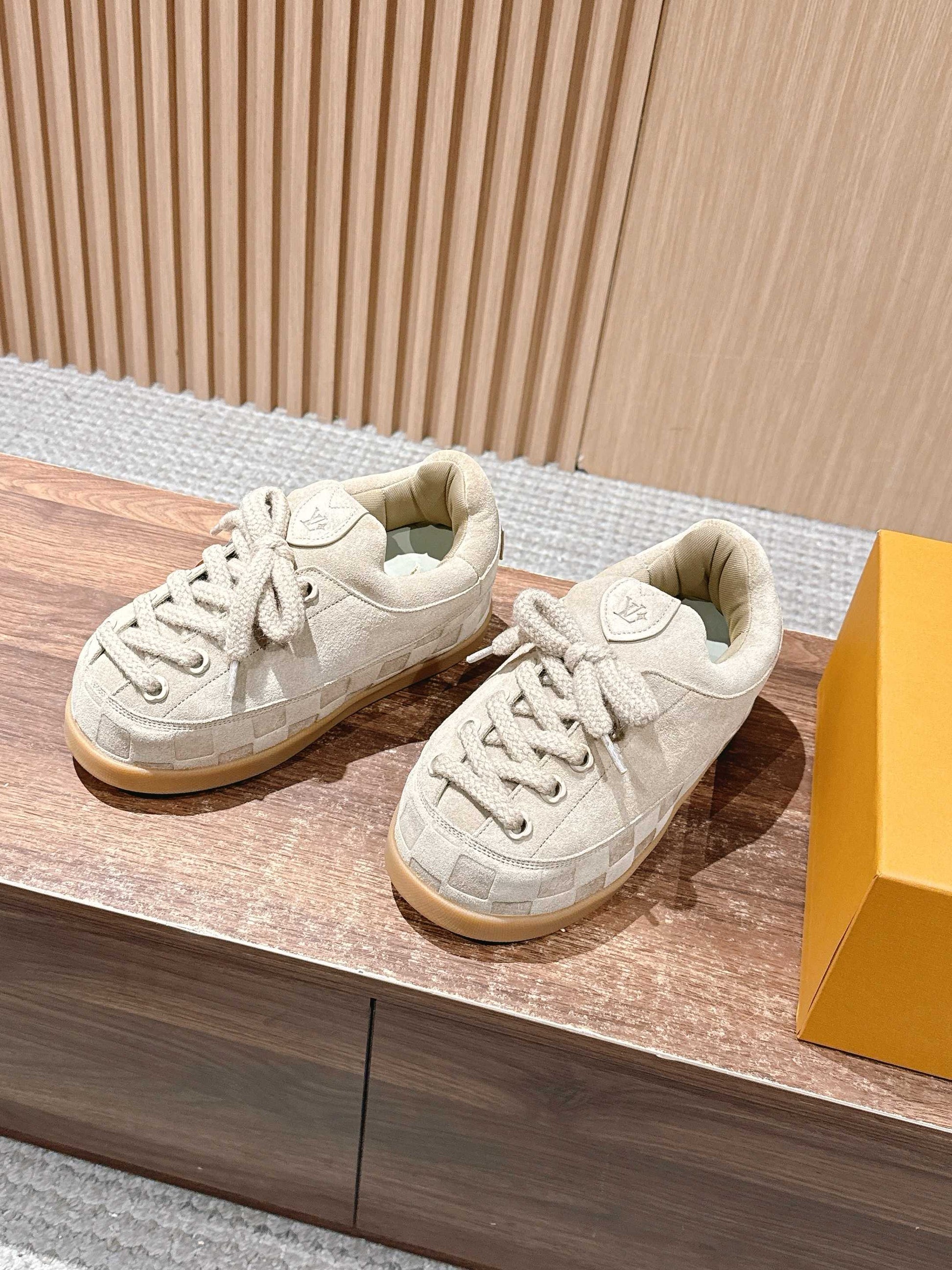 LV Nigo Yeti FW25, Sand