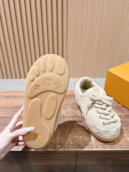 LV Nigo Yeti FW25, Sand