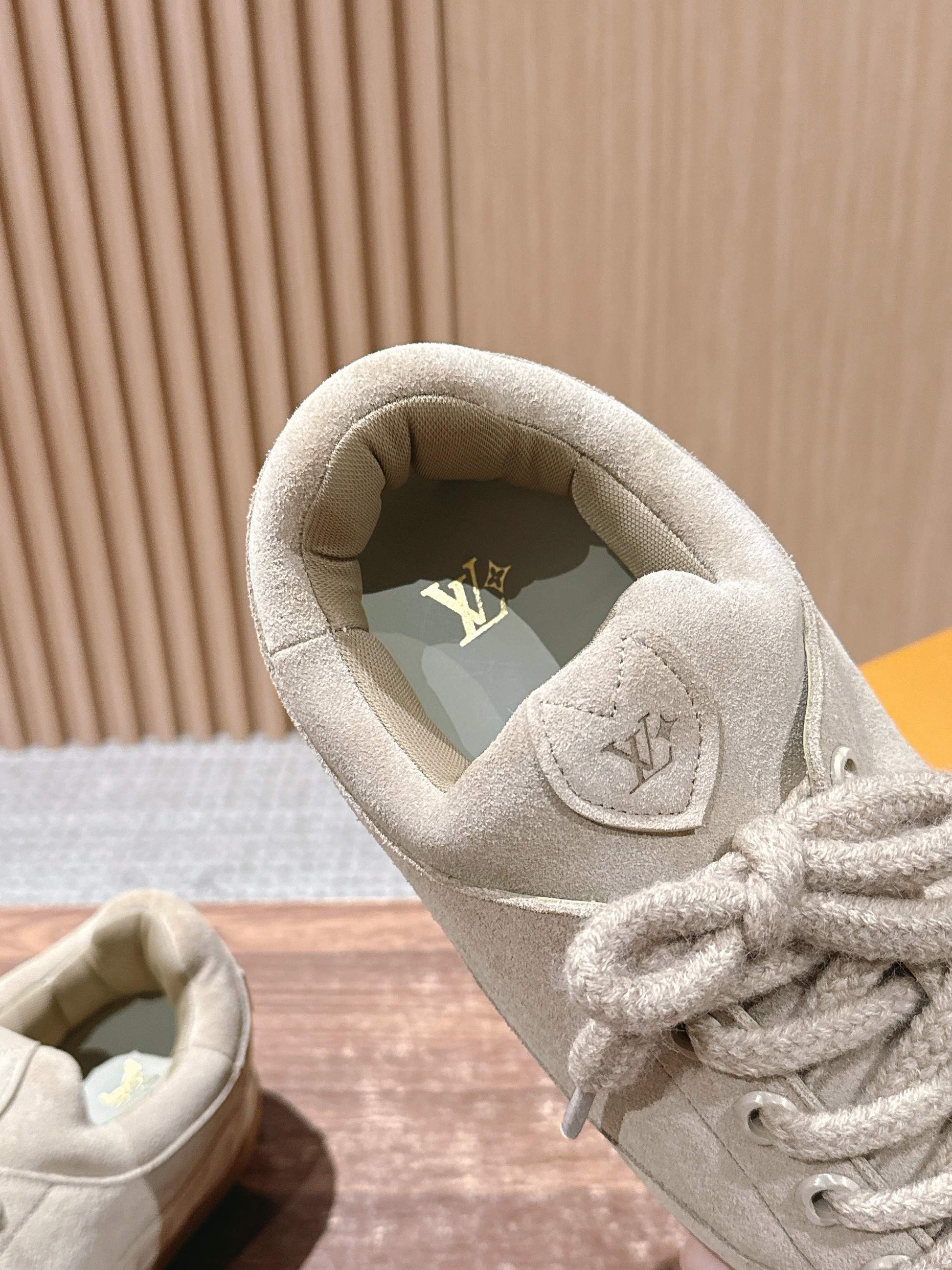 LV Nigo Yeti FW25, Sand