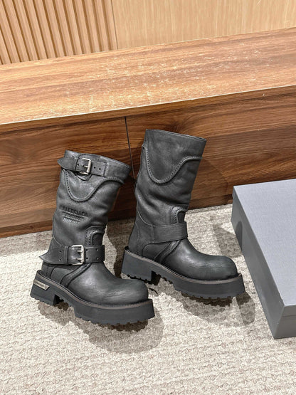 Balenciaga Must-Have for Cool-Girls , Dark-Style Venom Boots