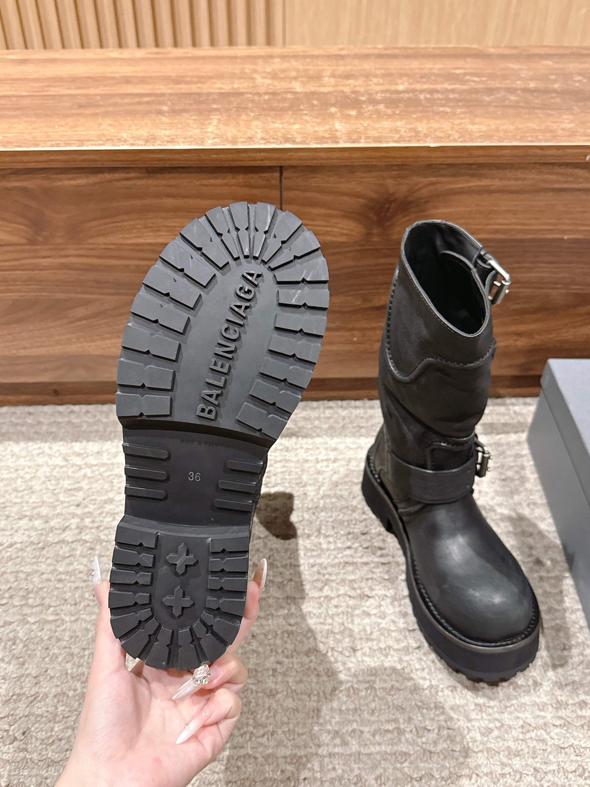 Balenciaga Must-Have for Cool-Girls , Dark-Style Venom Boots