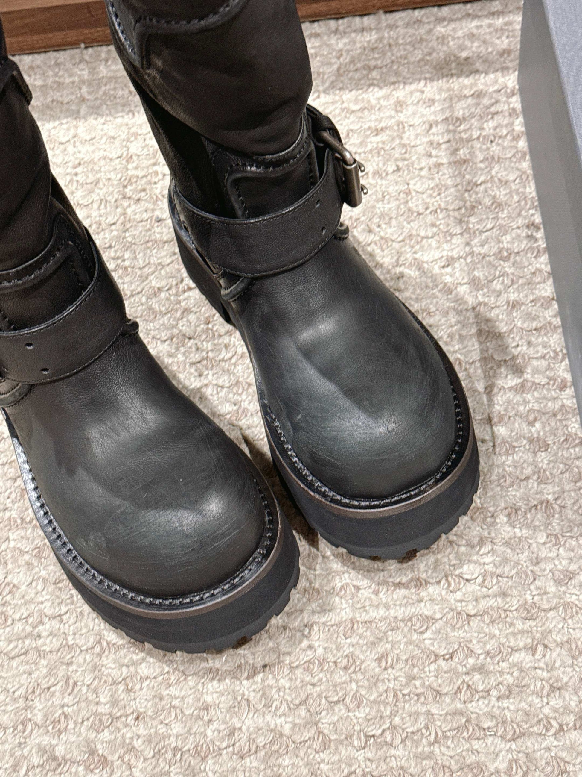 Balenciaga Must-Have for Cool-Girls , Dark-Style Venom Boots