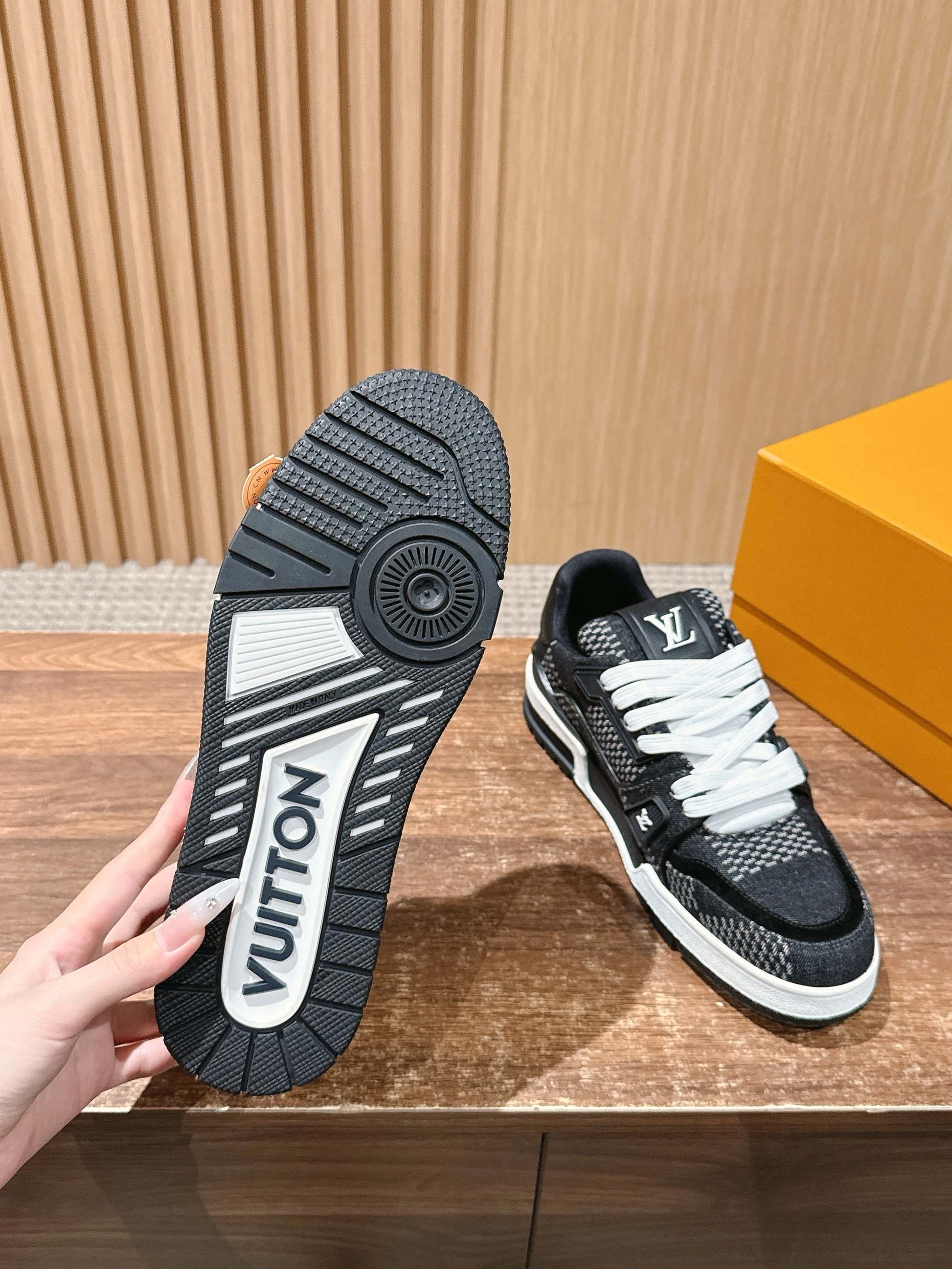 LV Trainer Series 49