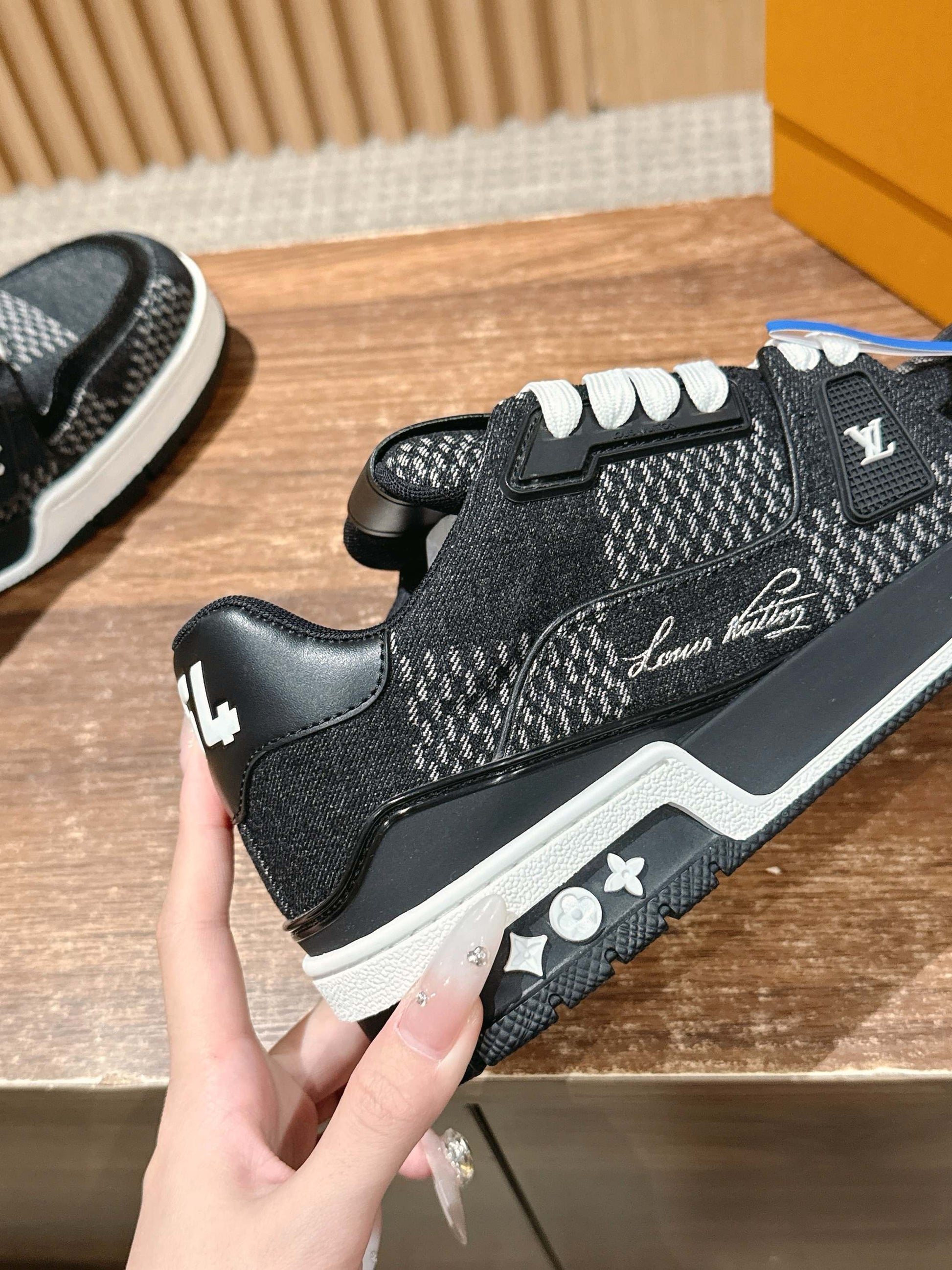 LV Trainer Series 49