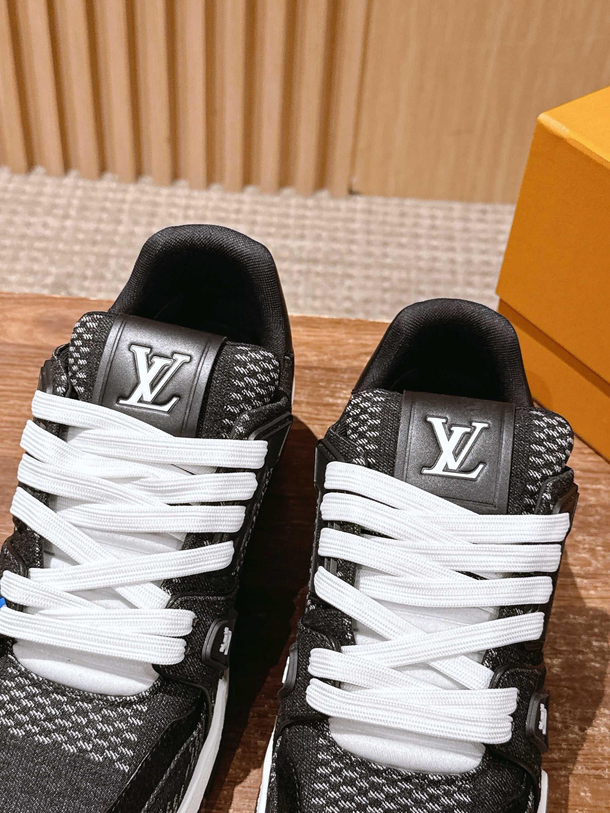 LV Trainer Series 49