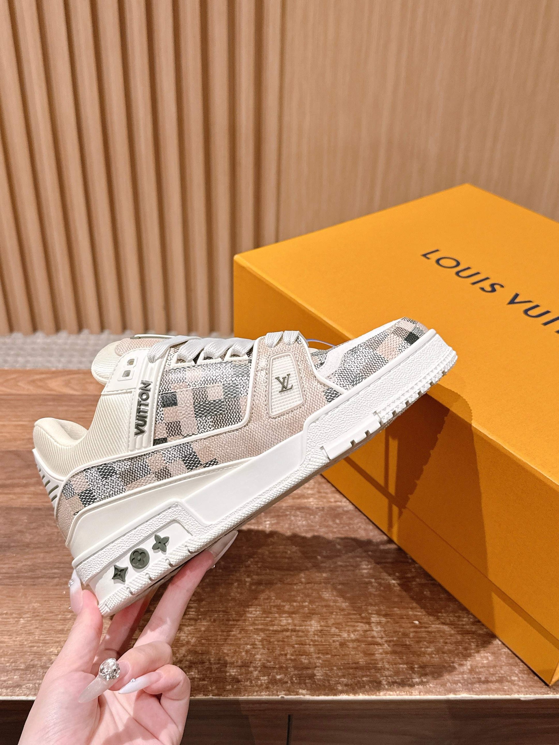 LV Trainer Series 42