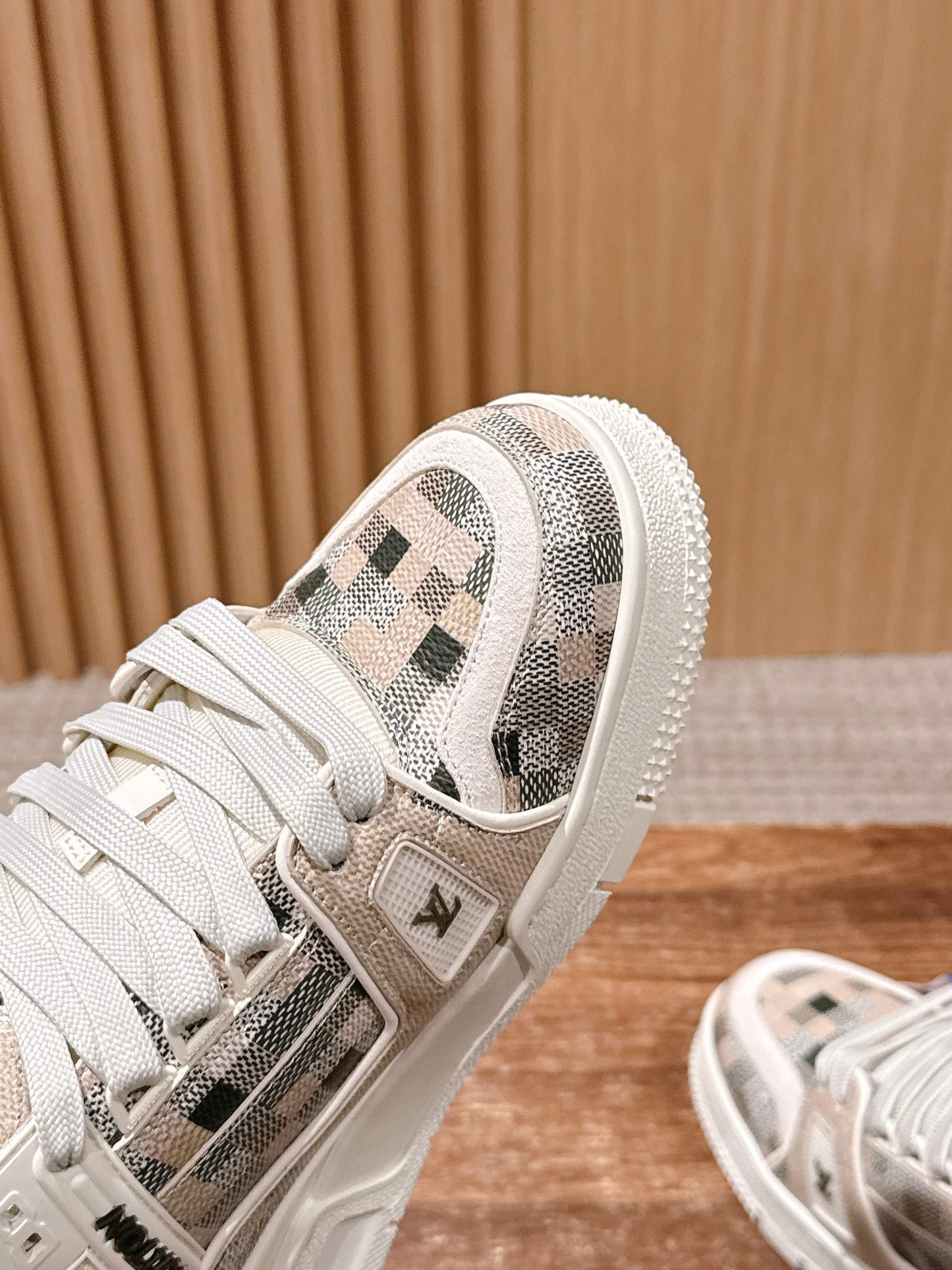LV Trainer Series 42